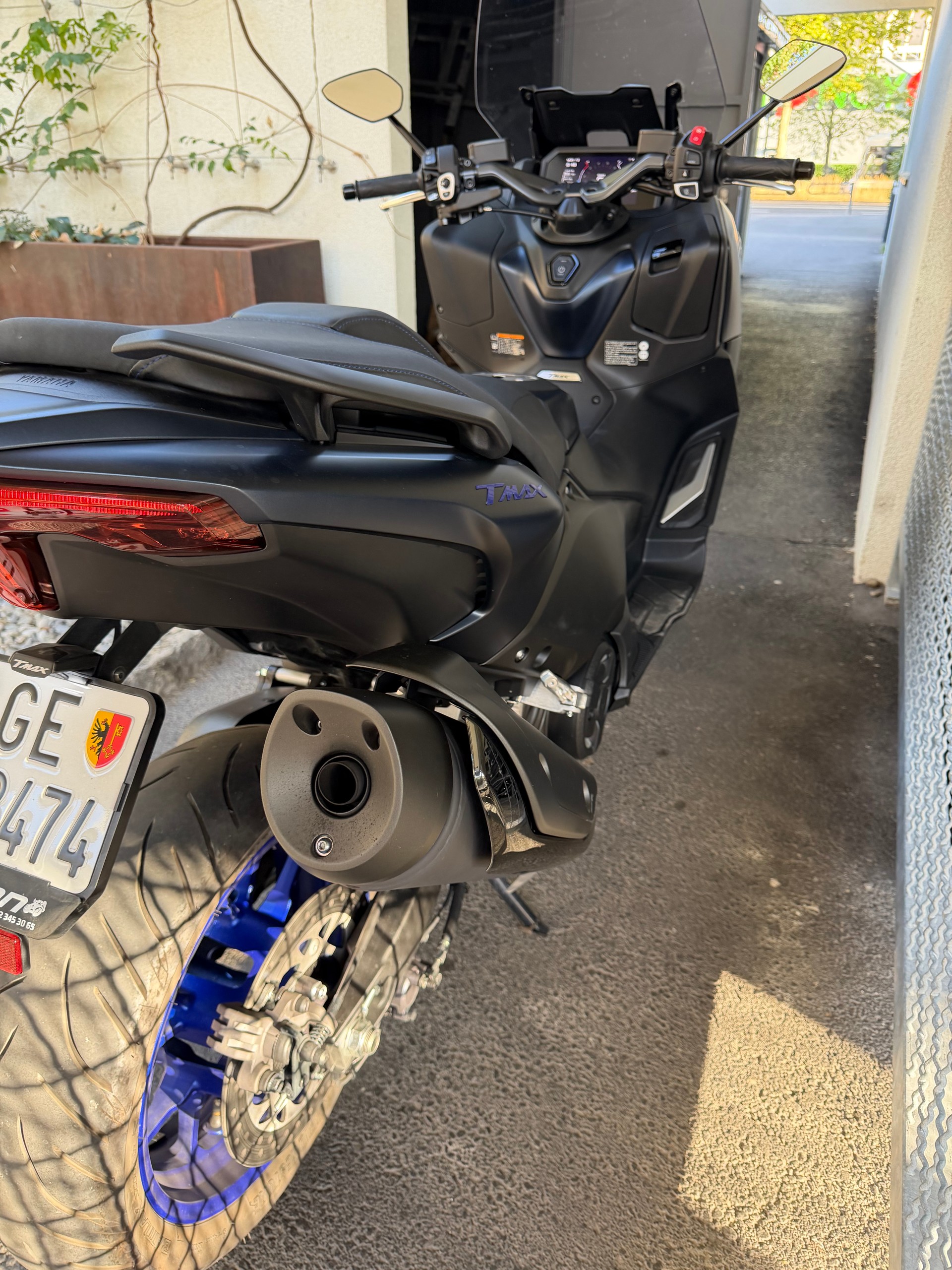 YAMAHA T-MAX XP 560-image-8