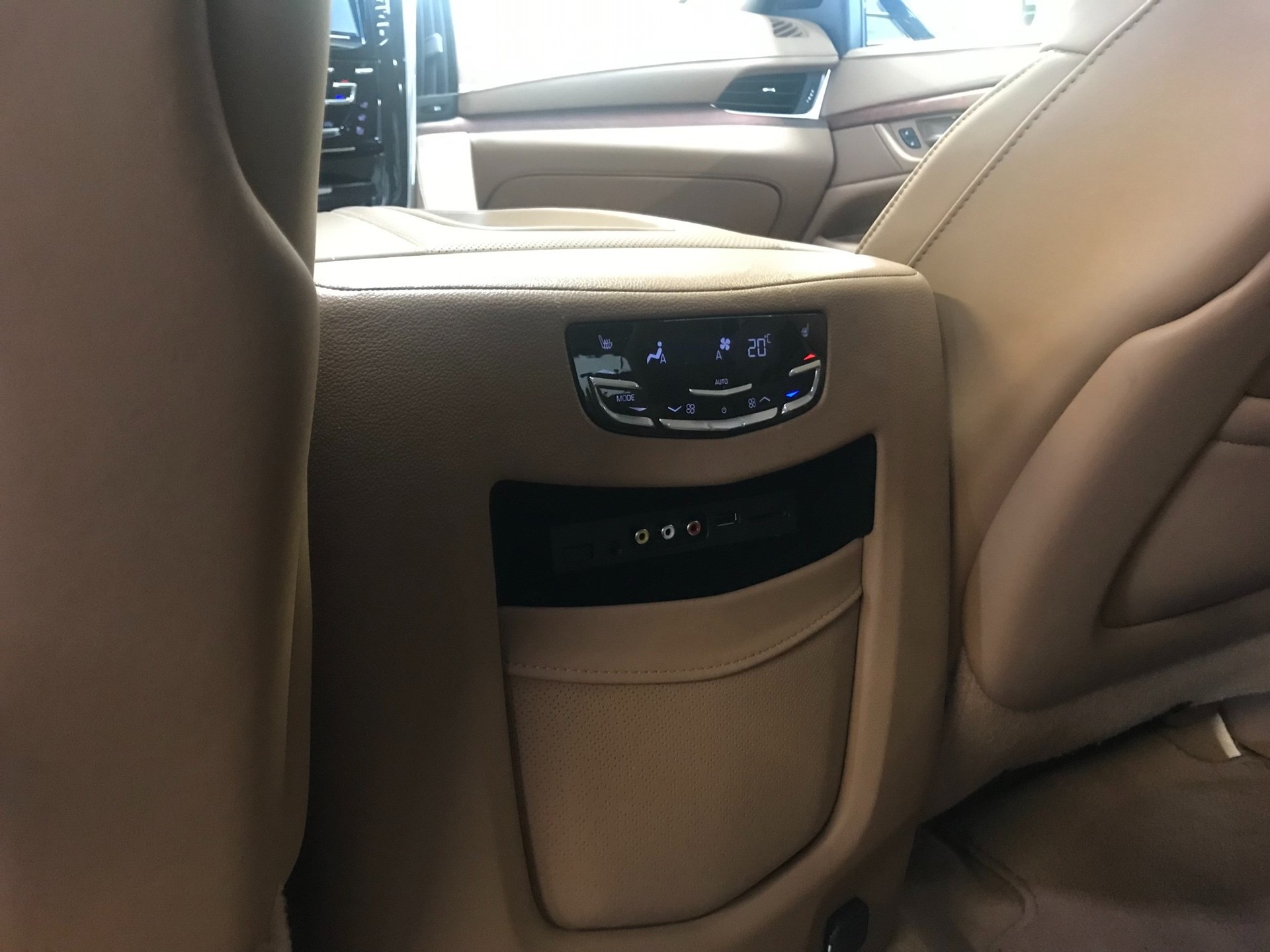 CADILLAC Escalade 6.2 Platinum Automatic-image-16