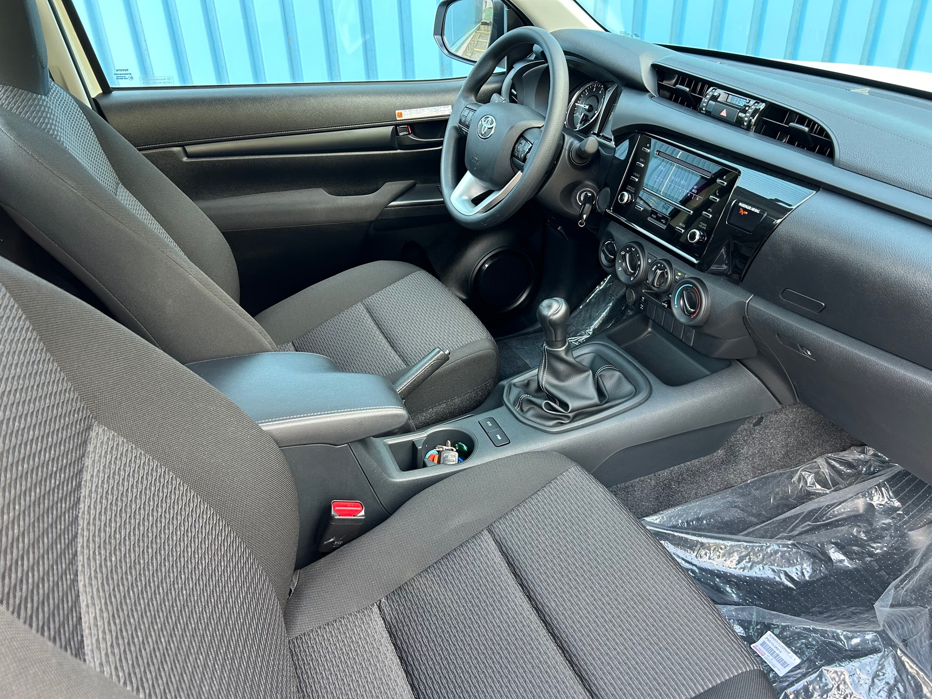 TOYOTA Hilux 2.4D-4D Single Cab 4x4 Alubrücke-image-11