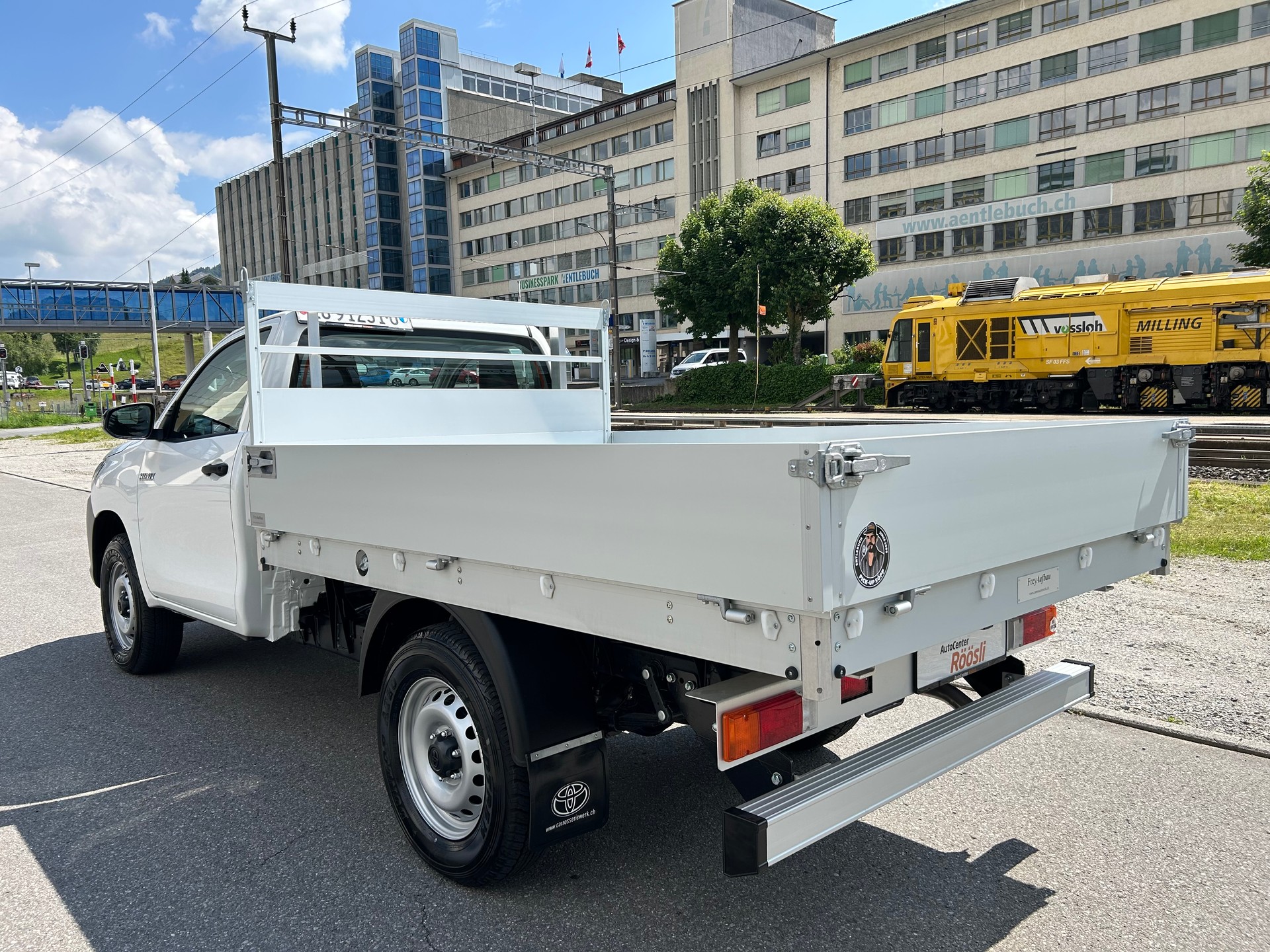 TOYOTA Hilux 2.4D-4D Single Cab 4x4 Alubrücke-image-1