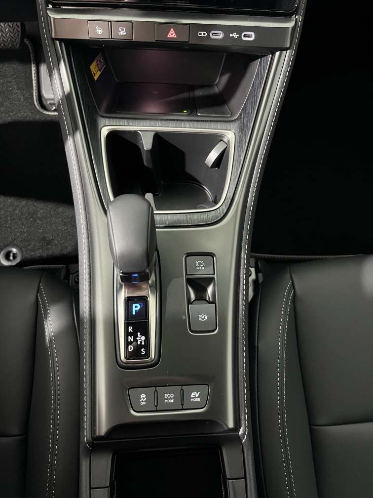 LEXUS LBX 1.5 Hybrid Relax AWD-image-10