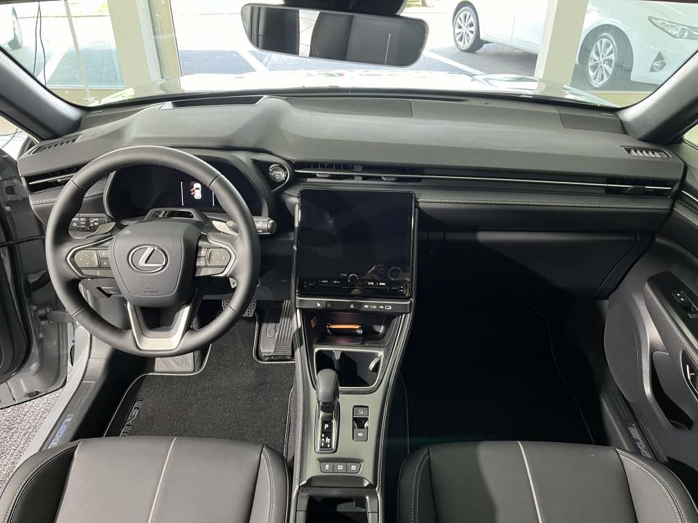 LEXUS LBX 1.5 Hybrid Relax AWD-image-8