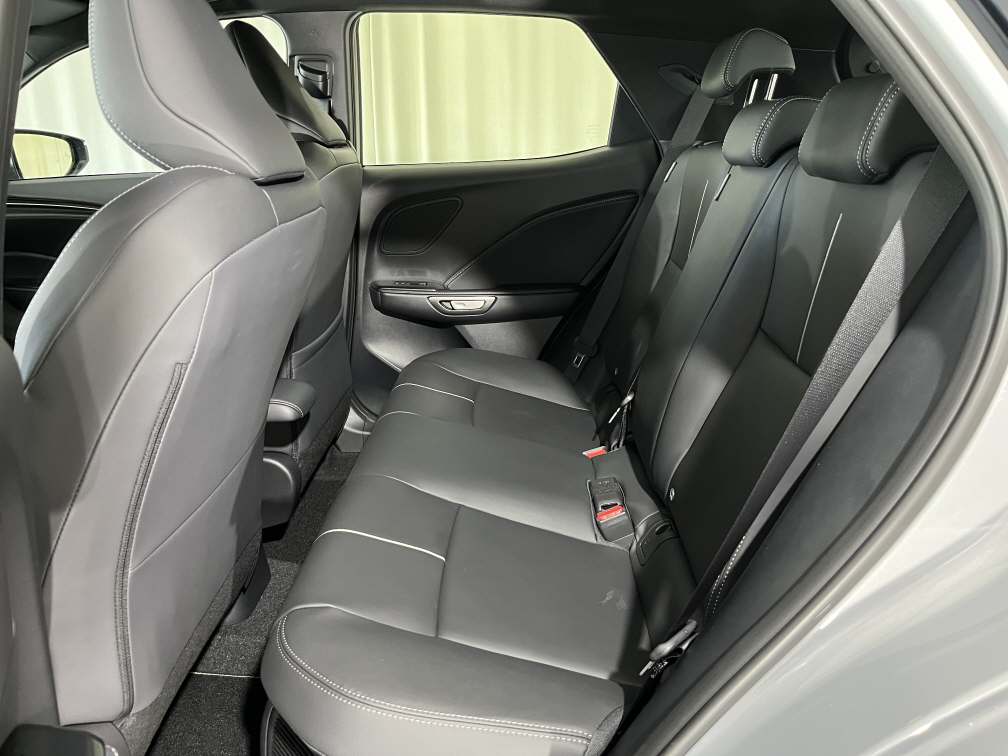 LEXUS LBX 1.5 Hybrid Relax AWD-image-7