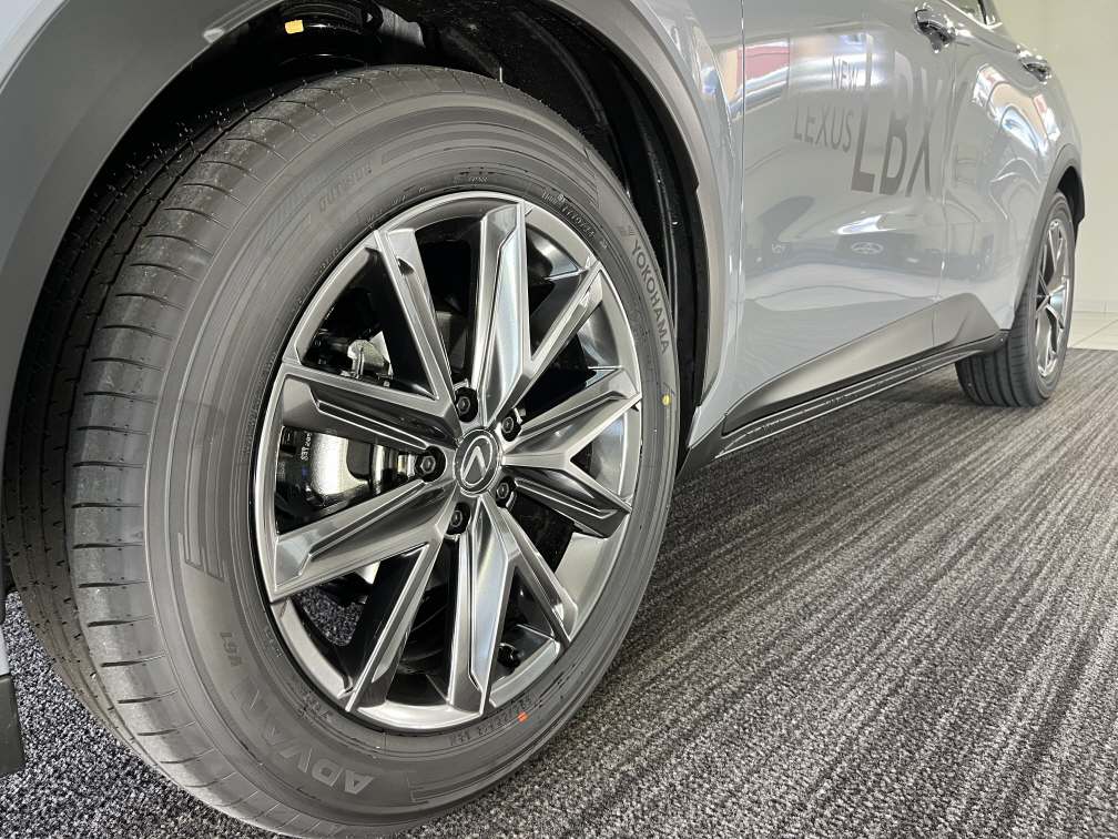 LEXUS LBX 1.5 Hybrid Relax AWD-image-4