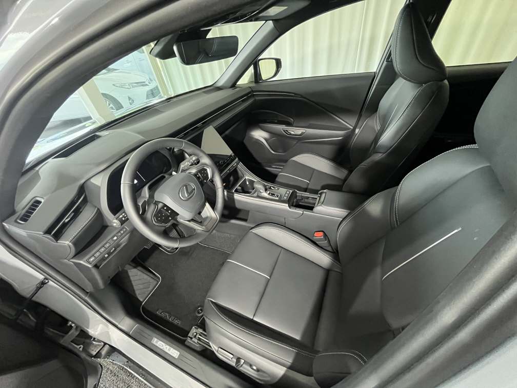LEXUS LBX 1.5 Hybrid Relax AWD-image-5
