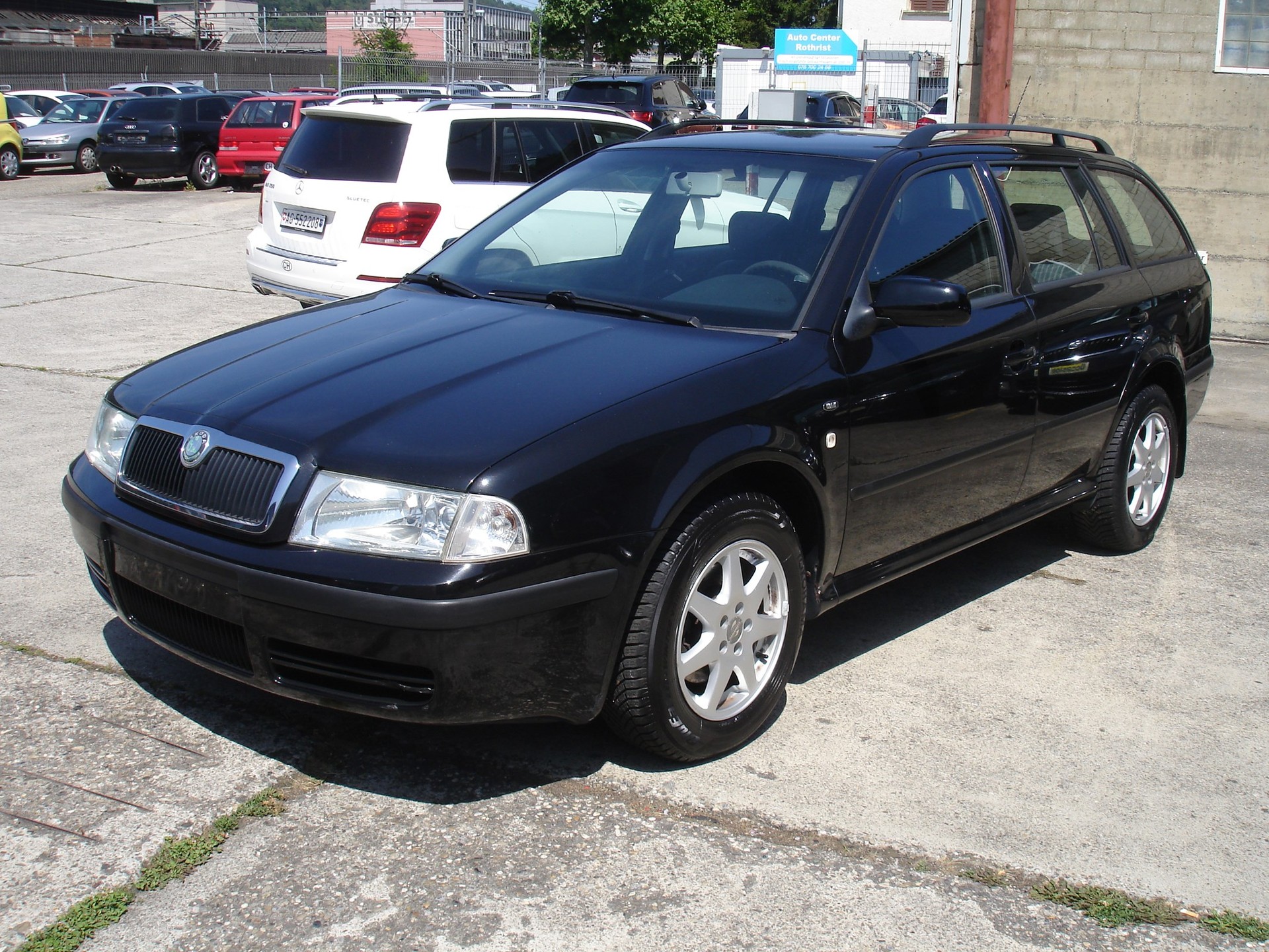 SKODA OCTAVIA 1.8 FÜR EXPORT (MOTOR DEFEKT)