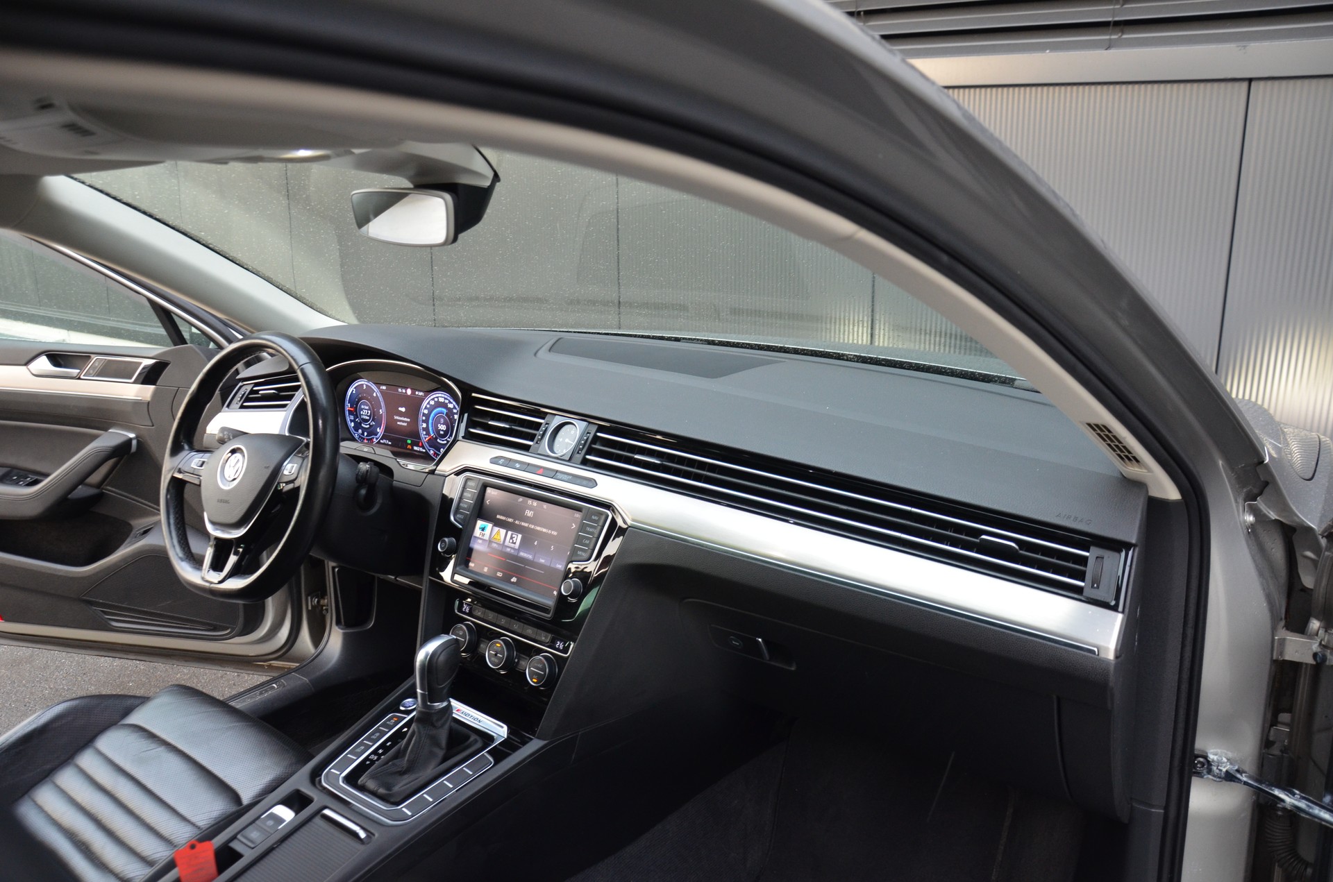 VW Passat Variant 2.0 TDI BMT High. DSG 4Motion-image-14