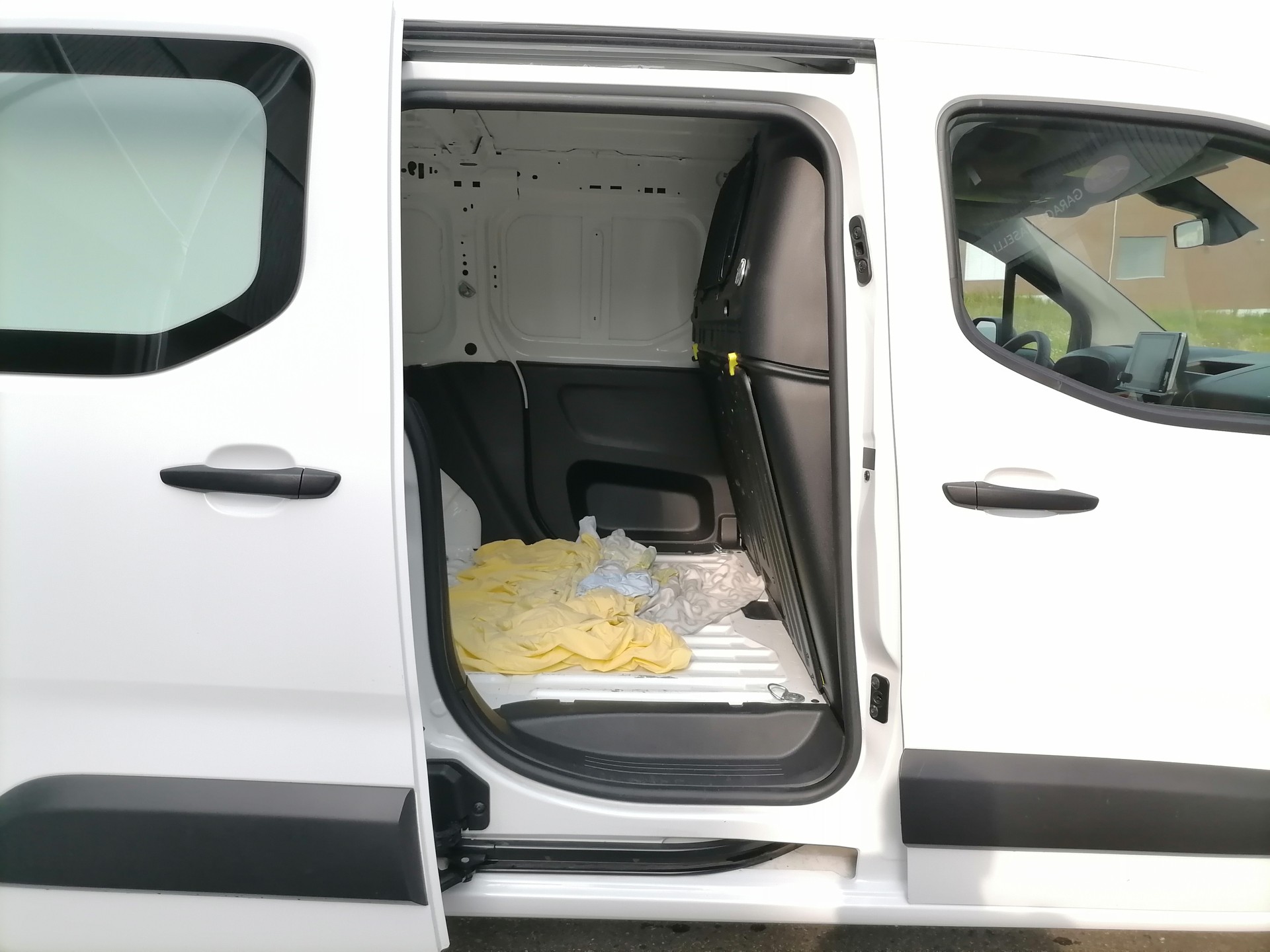 CITROEN Berlingo Van 1.5 Blue HDi 100 s/s Swiss Edition-image-11
