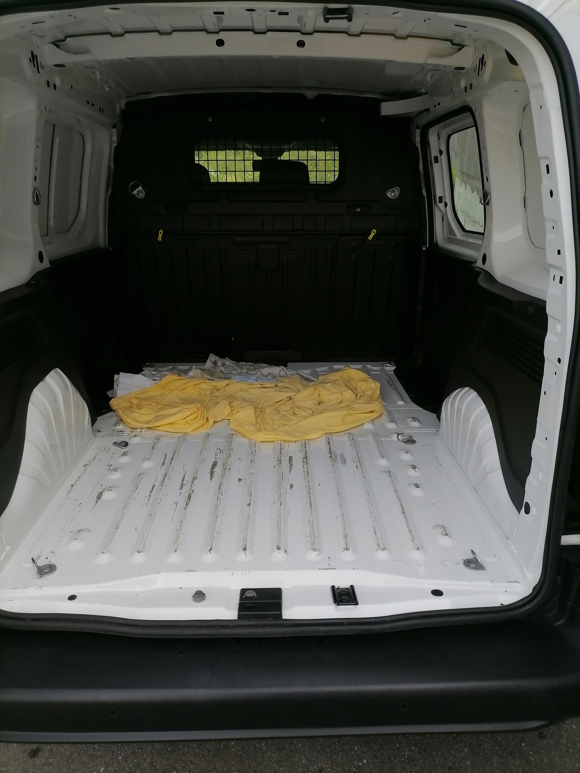 CITROEN Berlingo Van 1.5 Blue HDi 100 s/s Swiss Edition-image-10