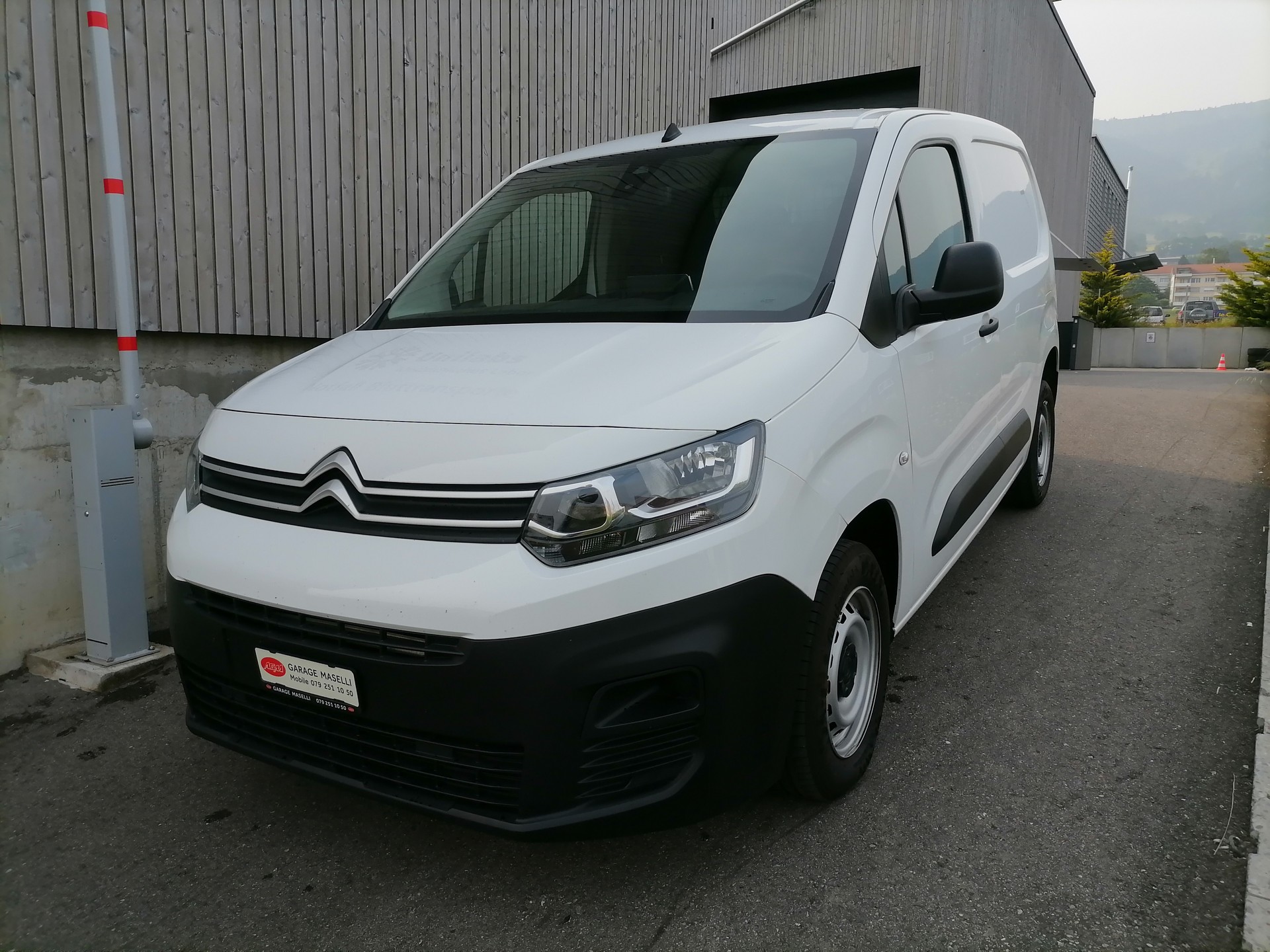 CITROEN Berlingo Van 1.5 Blue HDi 100 s/s Swiss Edition-image-2