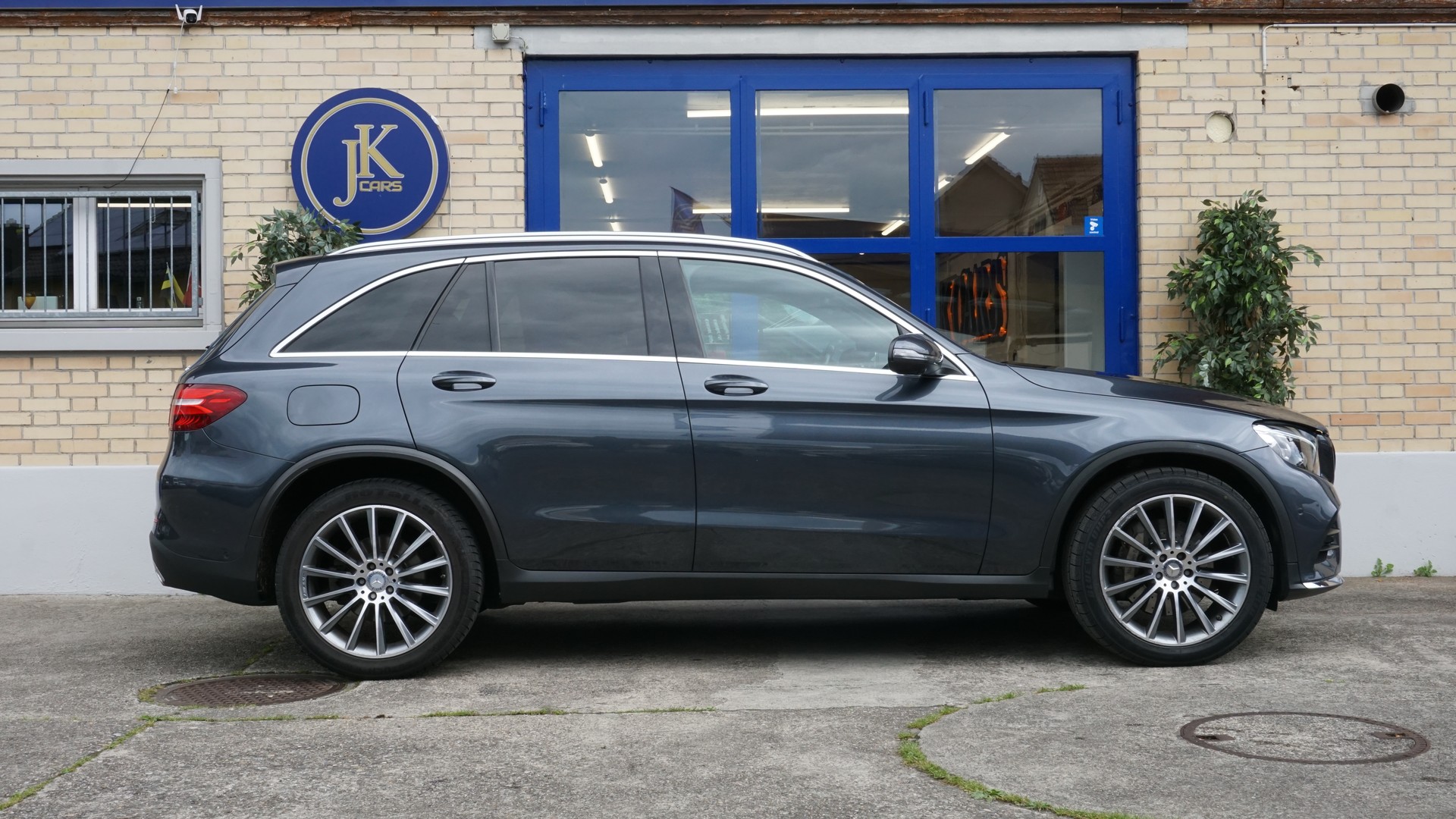 MERCEDES-BENZ GLC 250 d AMG Line 4m-image-5
