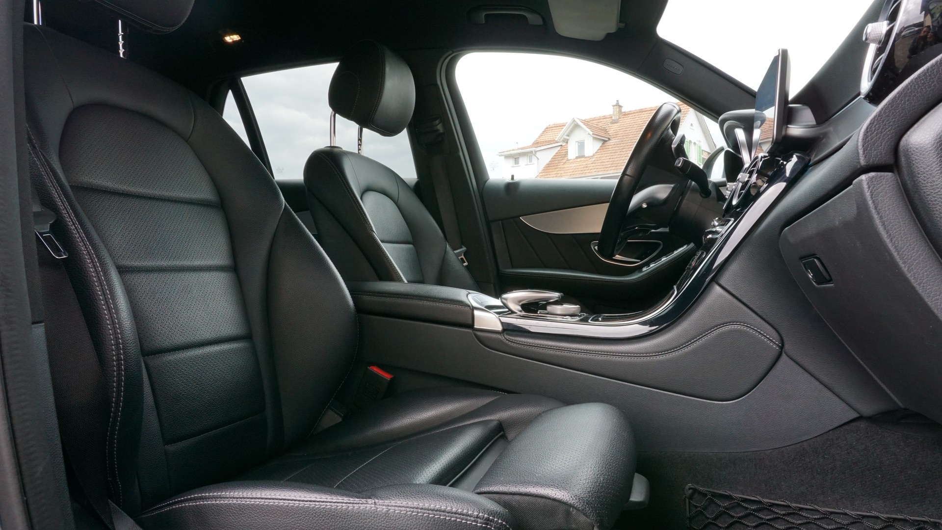MERCEDES-BENZ GLC 250 d AMG Line 4m-image-15