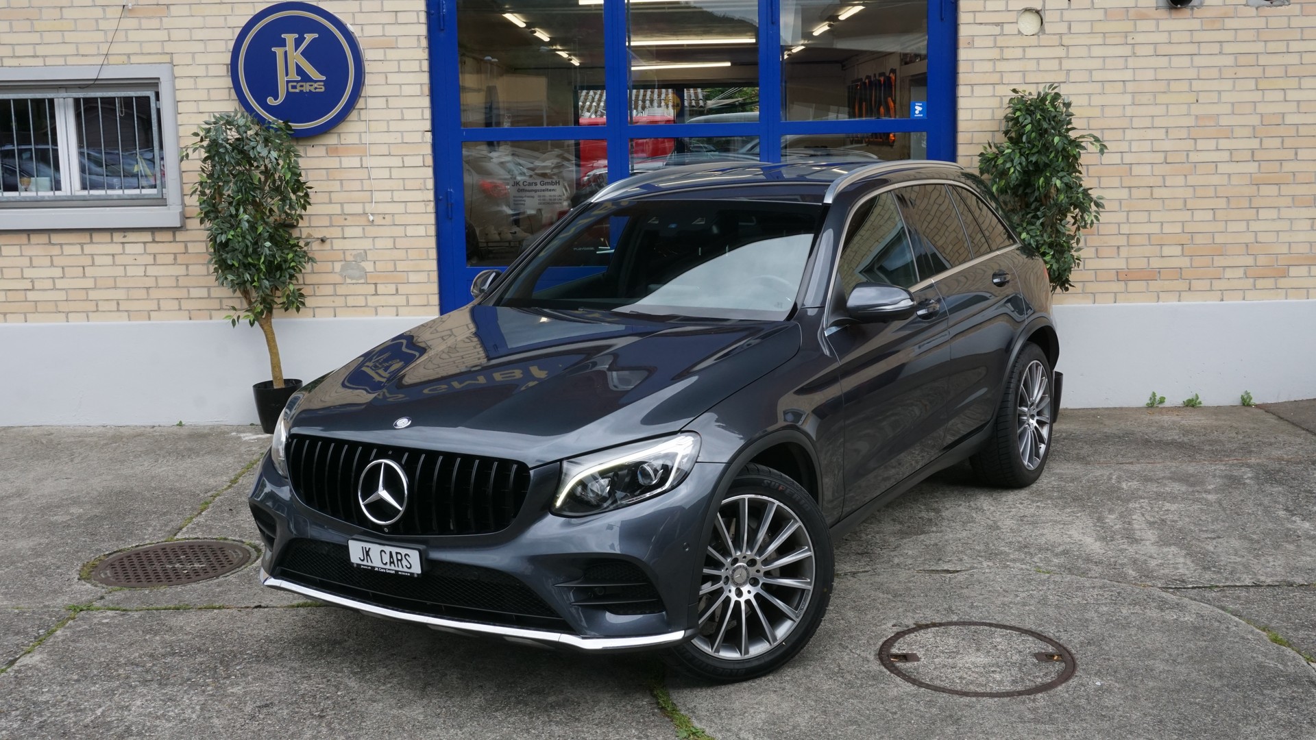 MERCEDES-BENZ GLC 250 d AMG Line 4m-showroom-element-3
