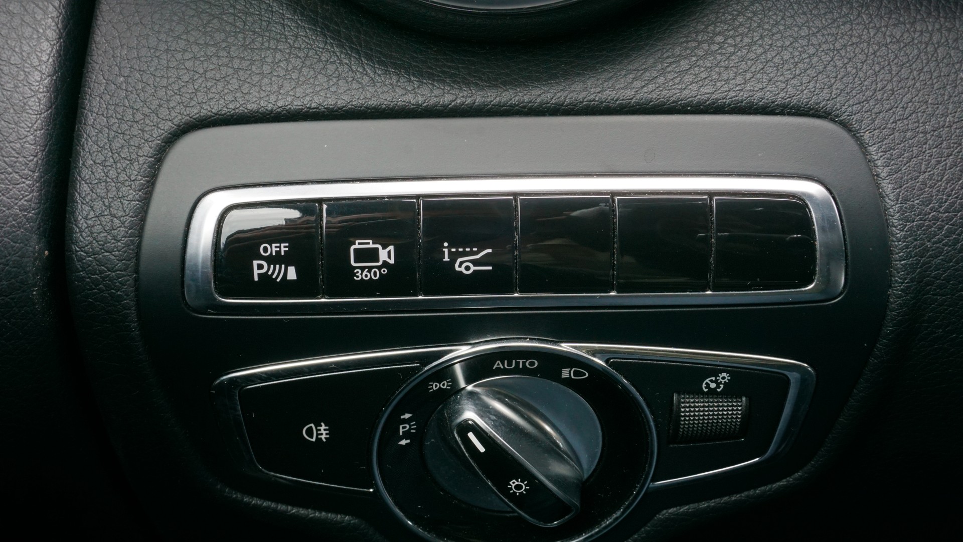 MERCEDES-BENZ GLC 250 d AMG Line 4m-image-20