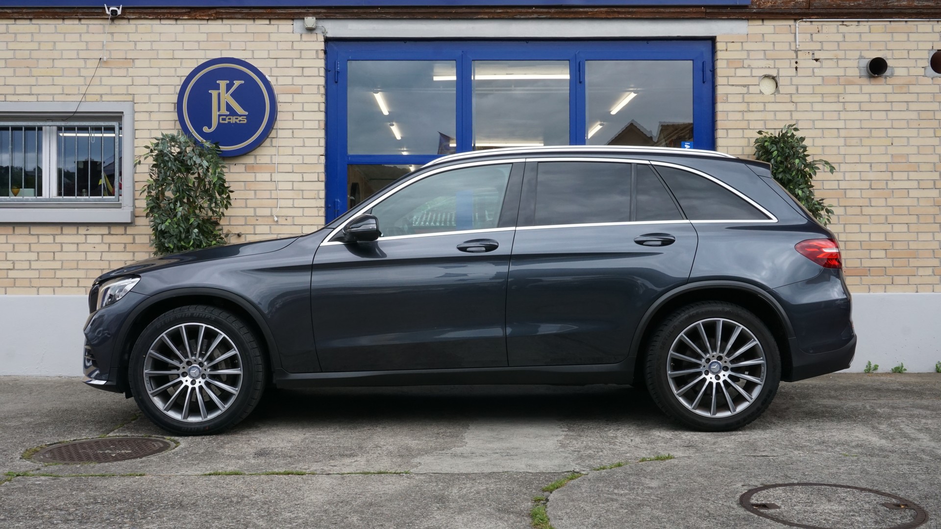 MERCEDES-BENZ GLC 250 d AMG Line 4m-image-4
