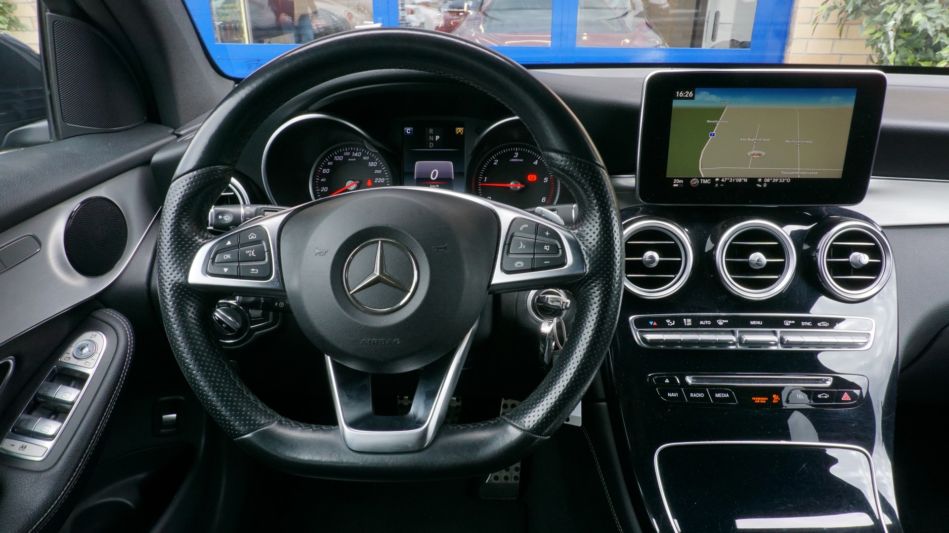 MERCEDES-BENZ GLC 250 d AMG Line 4m-image-11
