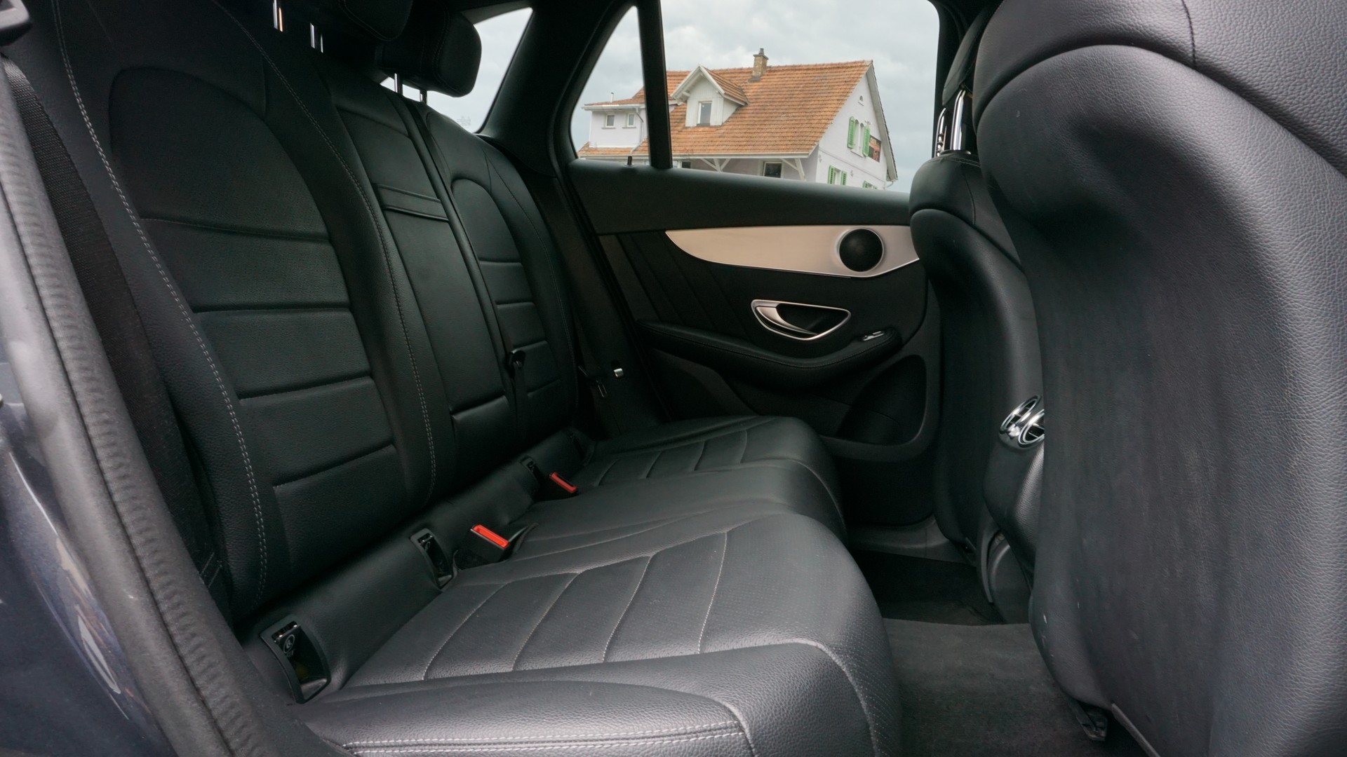 MERCEDES-BENZ GLC 250 d AMG Line 4m-image-17