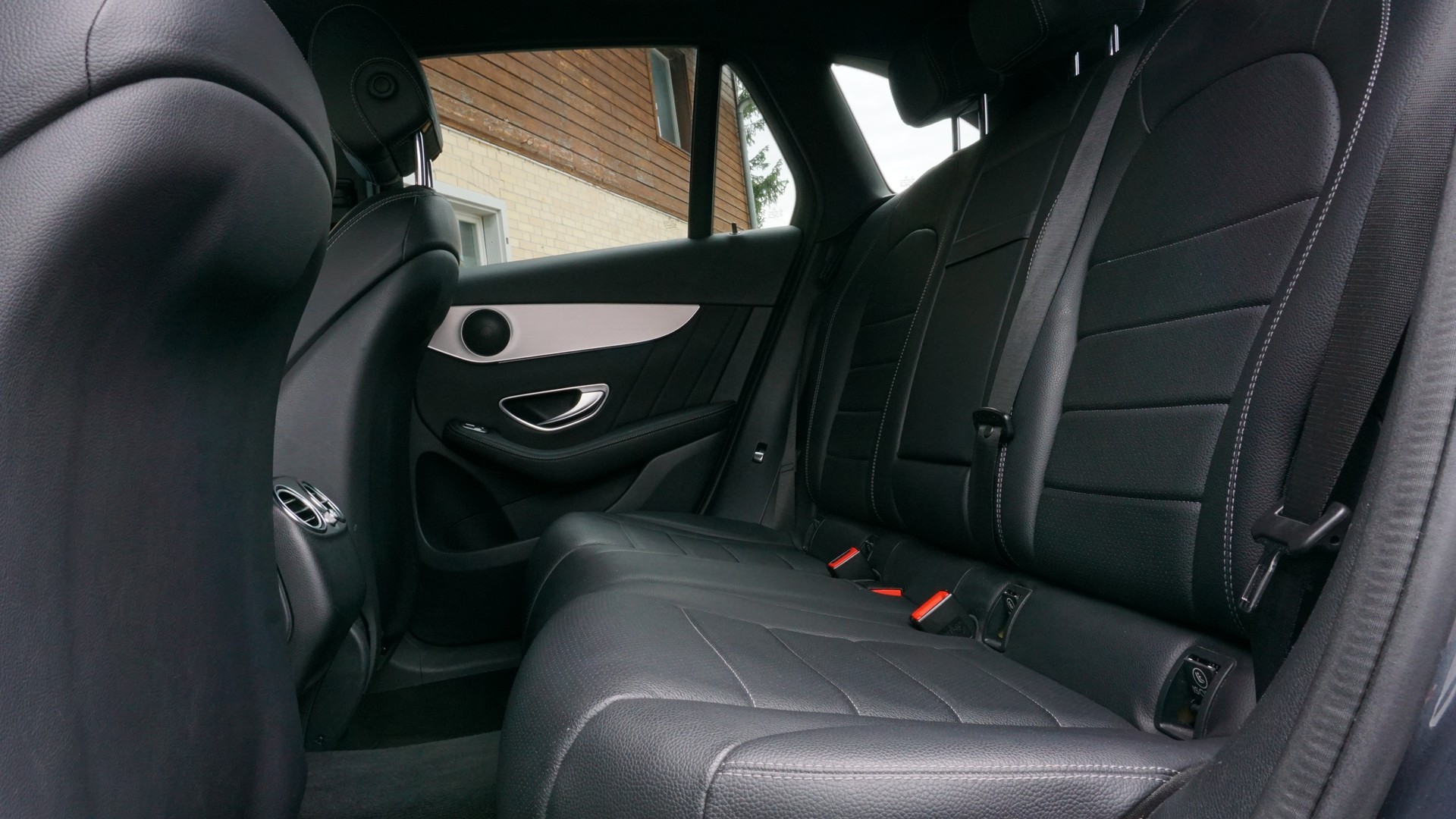 MERCEDES-BENZ GLC 250 d AMG Line 4m-image-16
