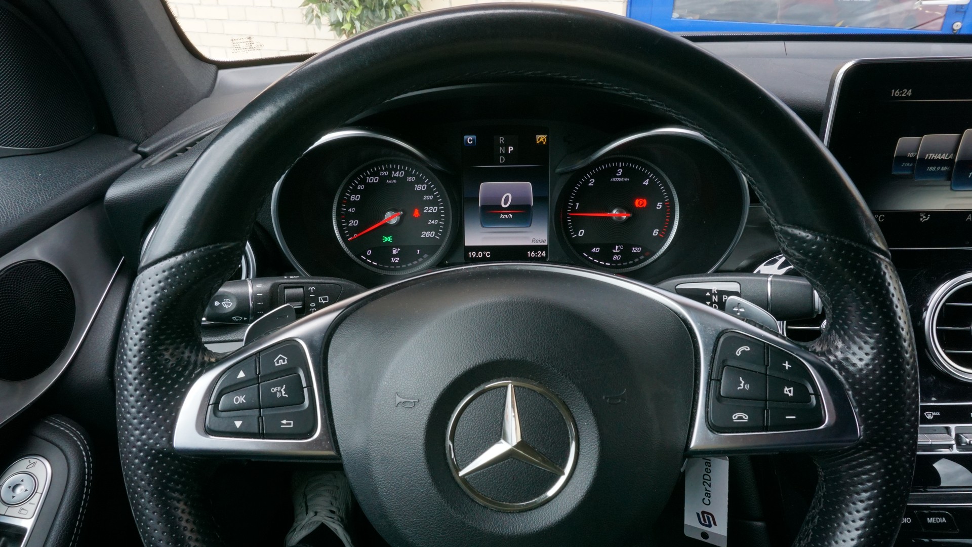 MERCEDES-BENZ GLC 250 d AMG Line 4m-image-10