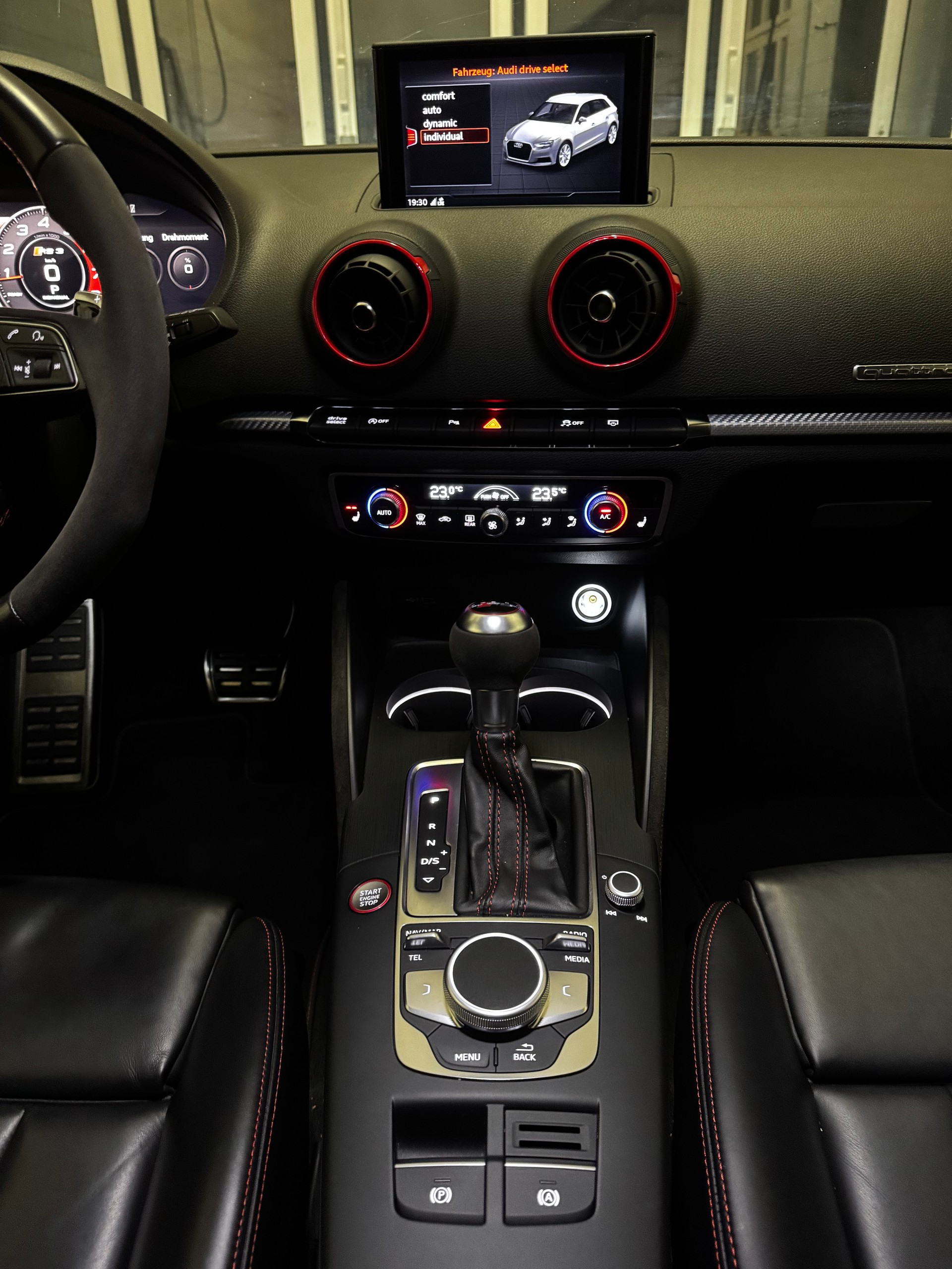 AUDI RS3 Sportback 2.5 TSI quattro S-tronic-image-8