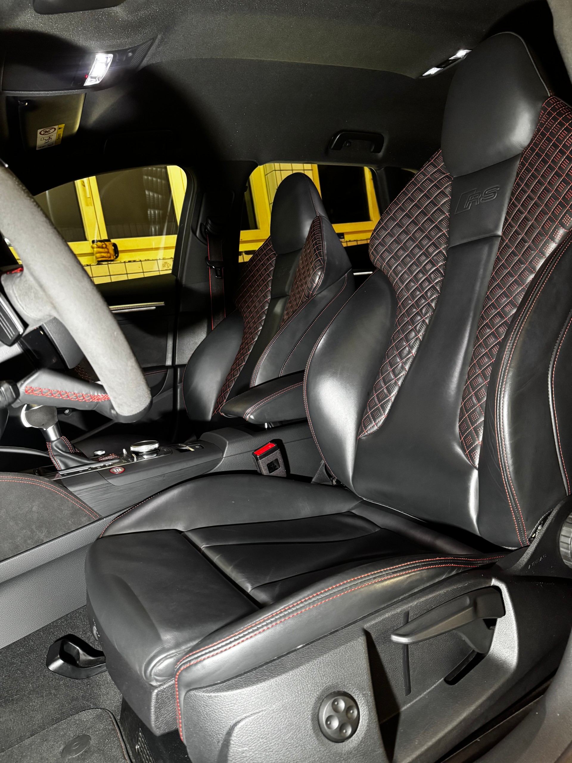 AUDI RS3 Sportback 2.5 TSI quattro S-tronic-image-6