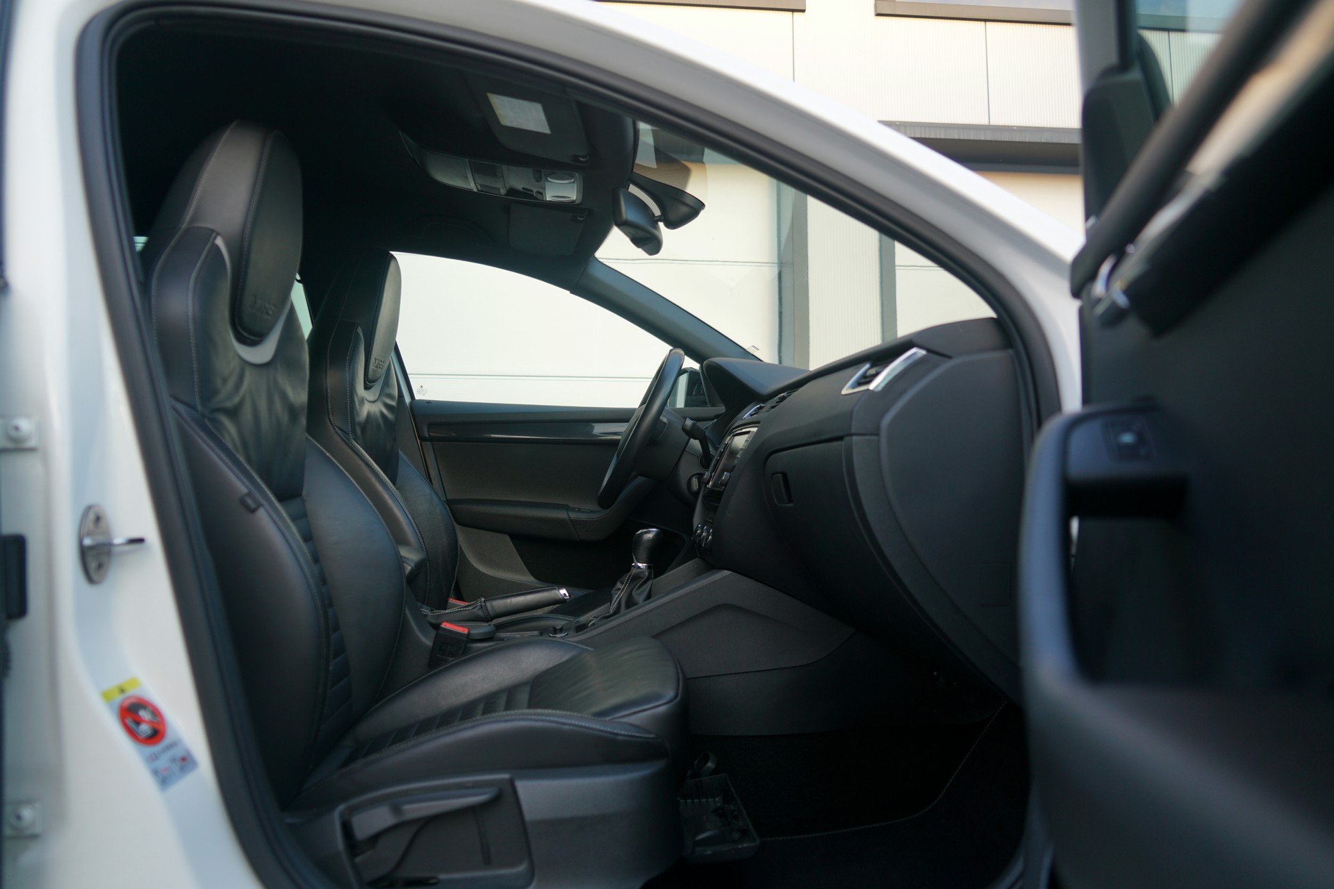 SKODA Octavia Combi 2.0 TSI RS (CH)-image-13