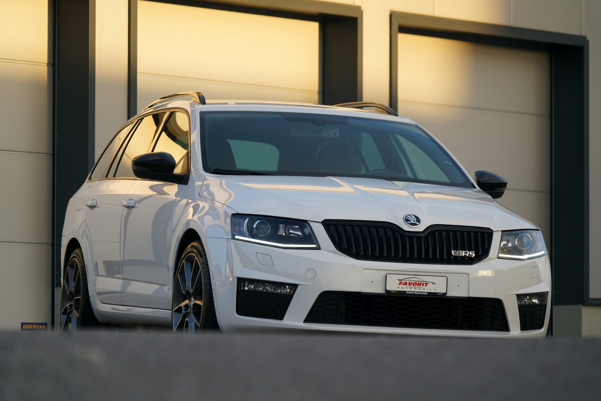 SKODA Octavia Combi 2.0 TSI RS (CH)-image-7