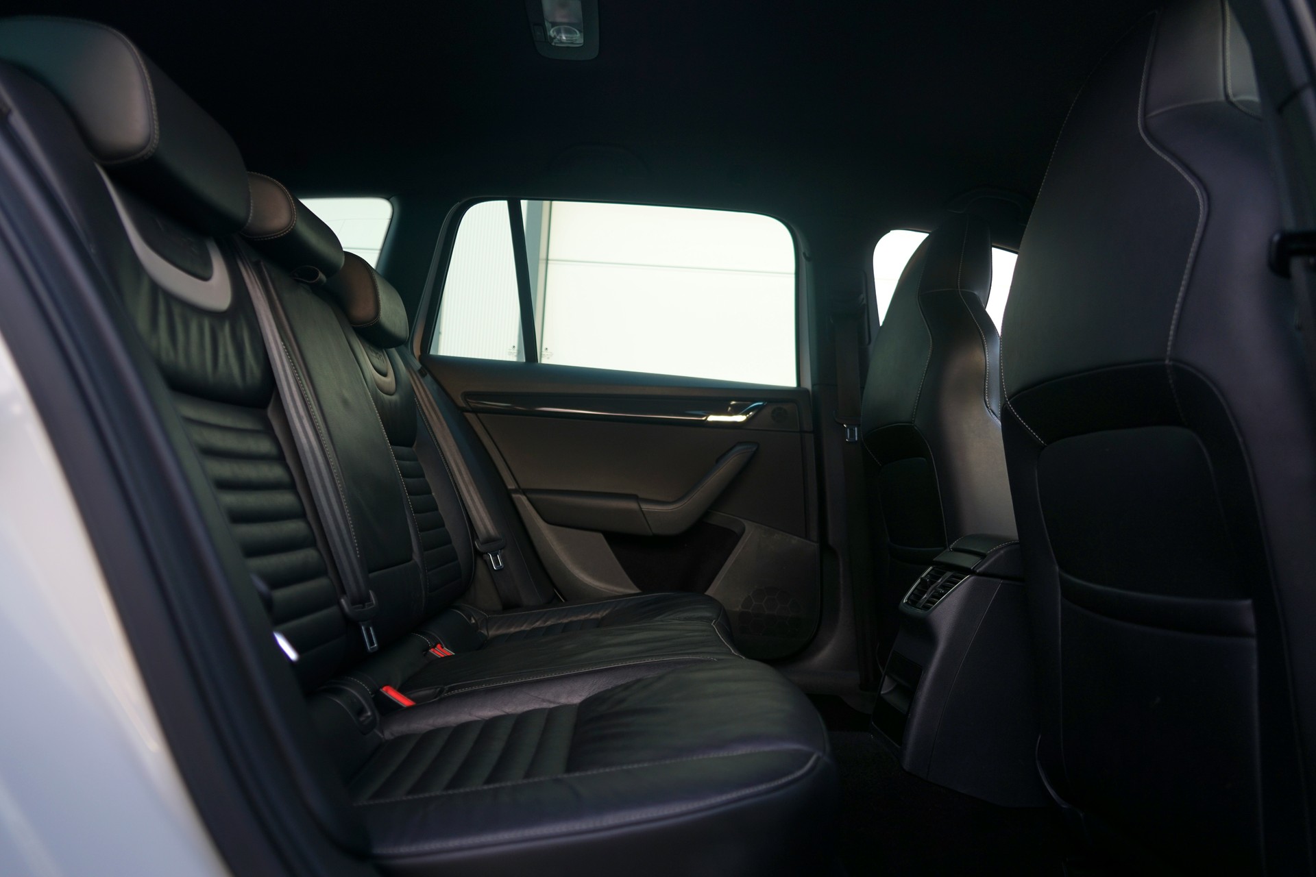 SKODA Octavia Combi 2.0 TSI RS (CH)-image-11