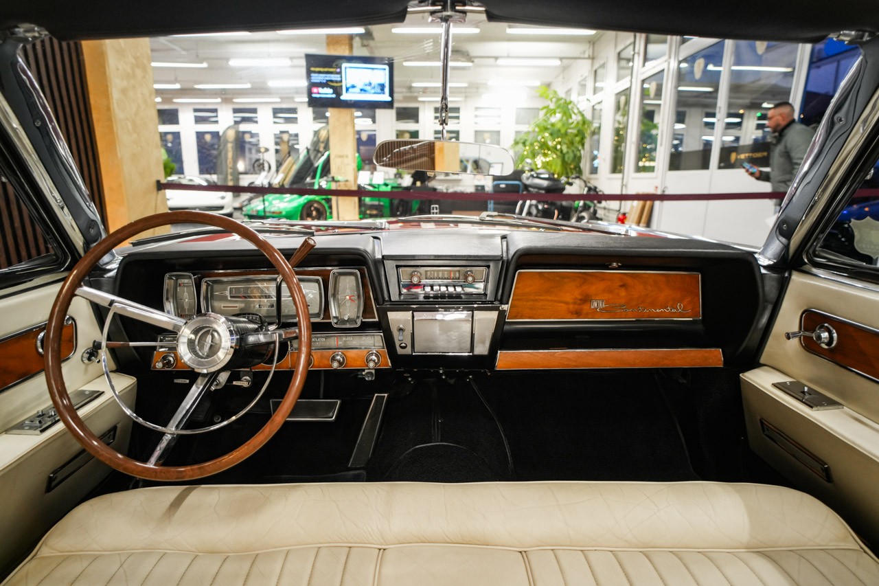 LINCOLN CONTINENTAL-image-10