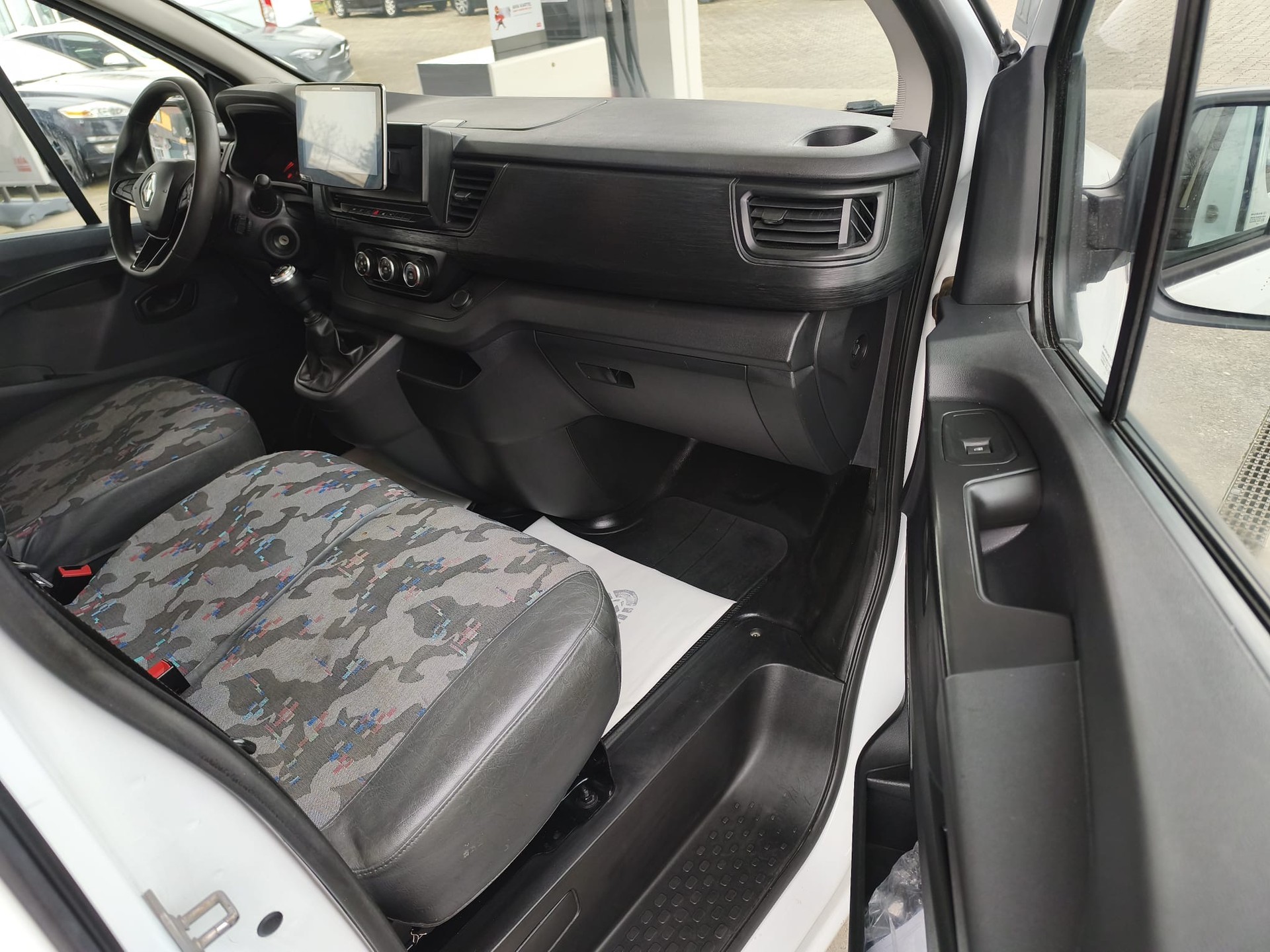 RENAULT Trafic 2.0 Blue dCi 150 Business L1H2 EN-image-12