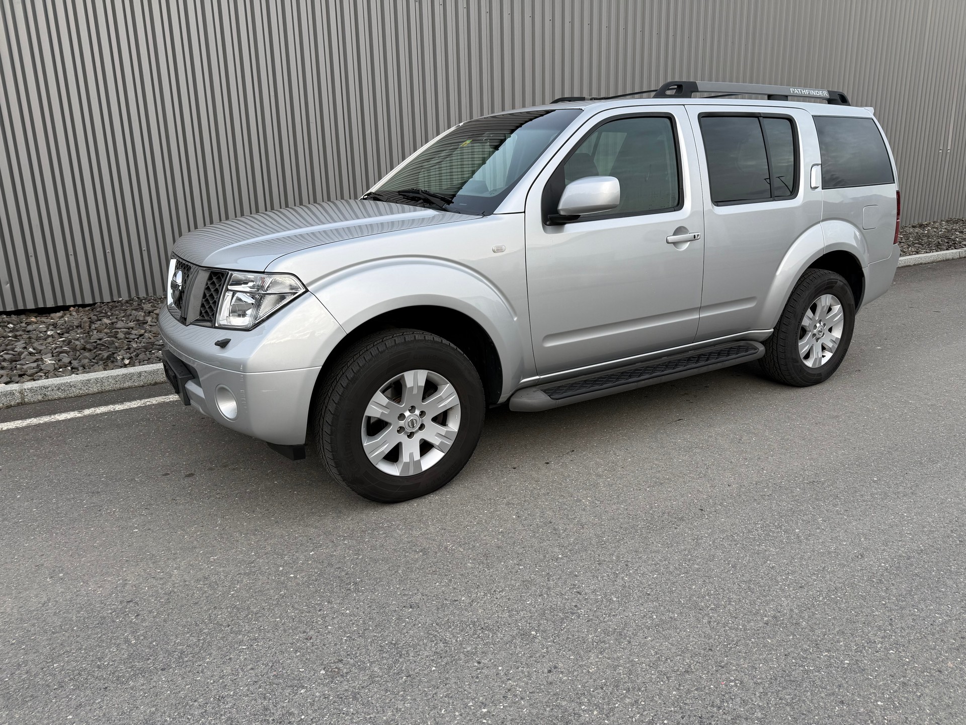 NISSAN Pathfinder 2.5 7 PLACES — ATTELAGE 3000 KG-image-0