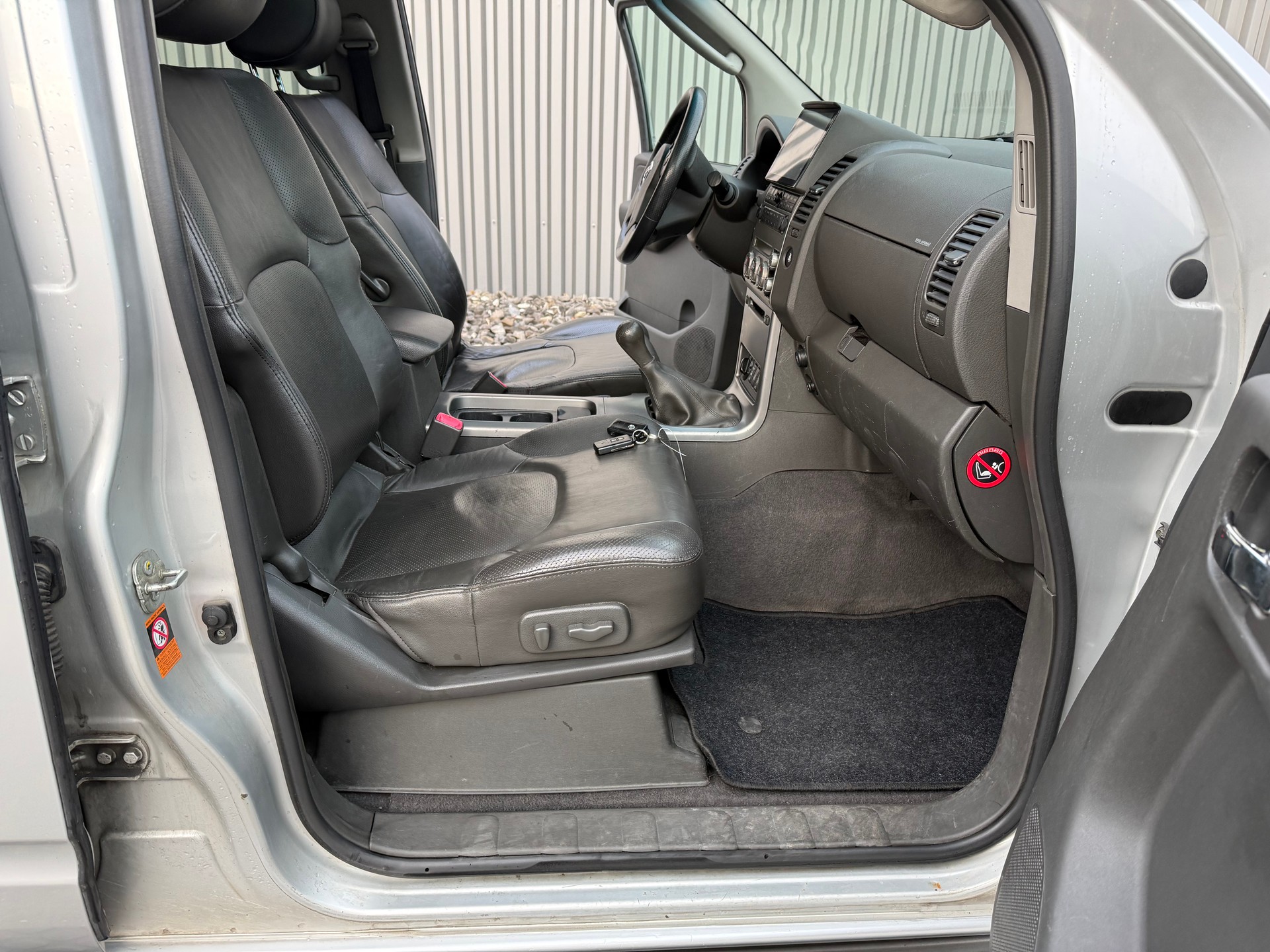 NISSAN Pathfinder 2.5 7 PLACES — ATTELAGE 3000 KG-image-23