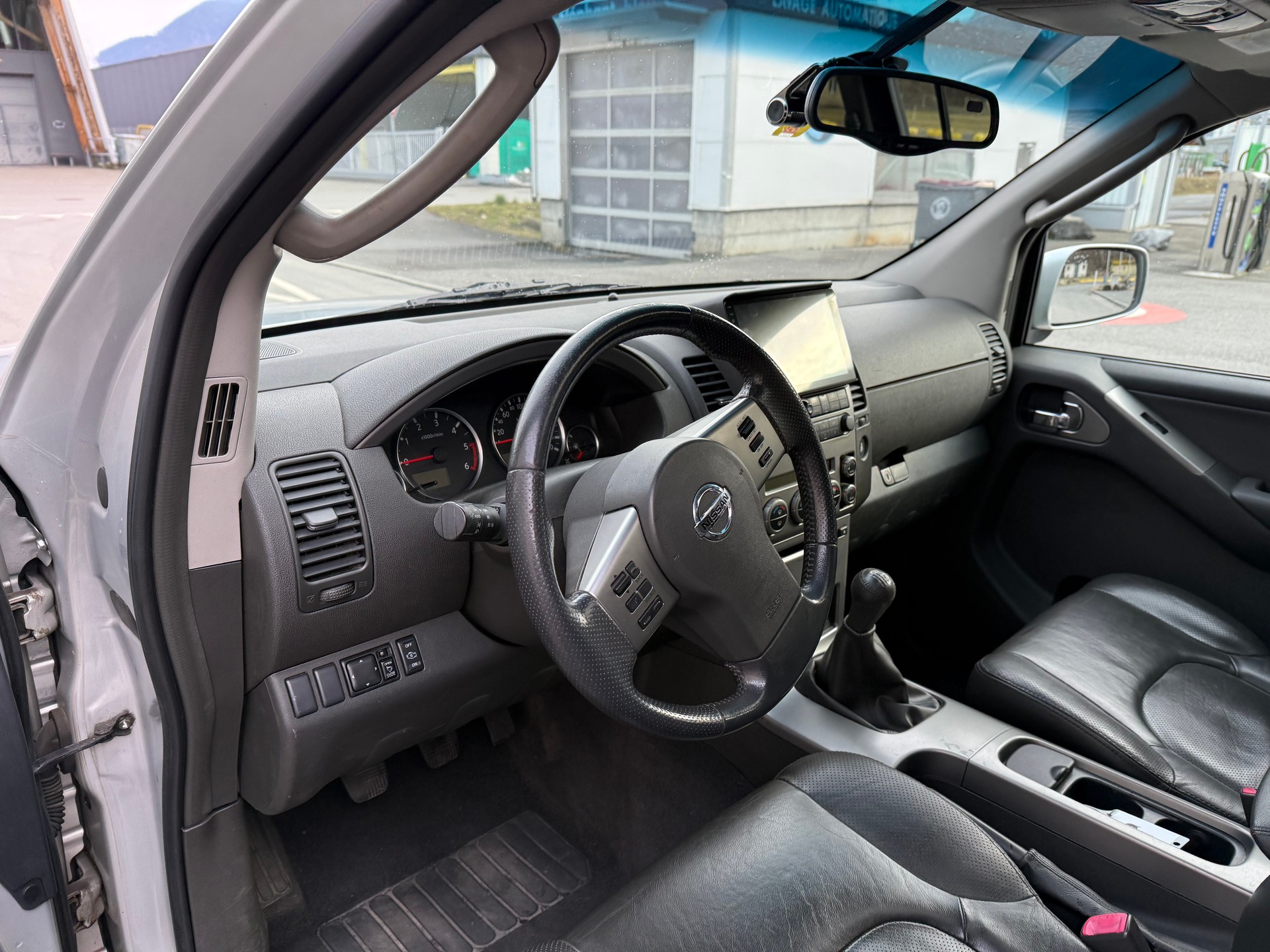 NISSAN Pathfinder 2.5 7 PLACES — ATTELAGE 3000 KG-image-16
