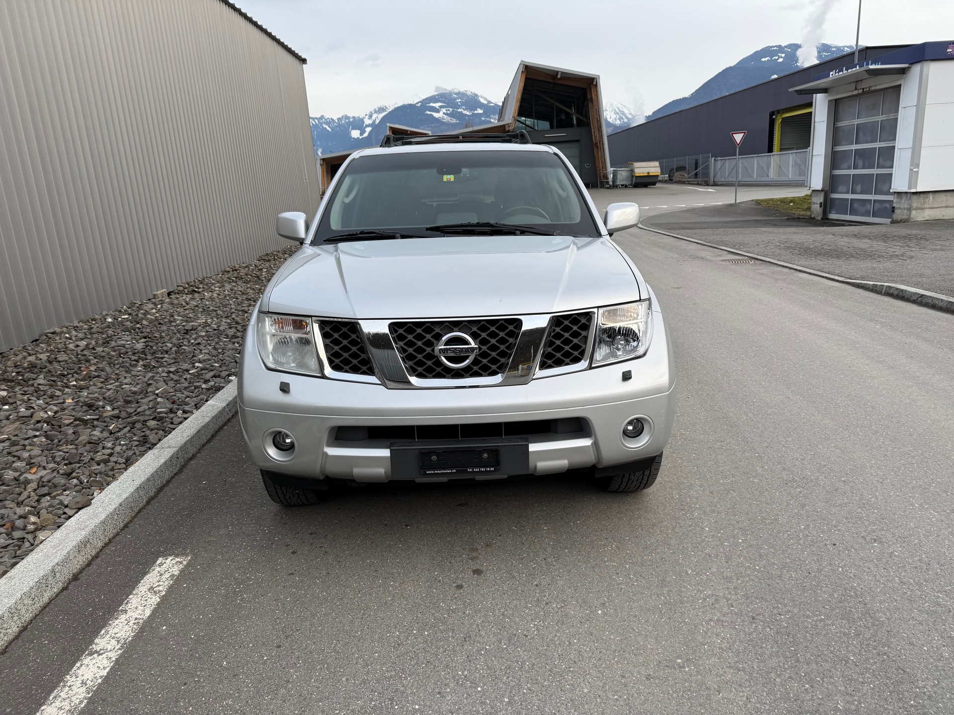 NISSAN Pathfinder 2.5 7 PLACES — ATTELAGE 3000 KG-image-3