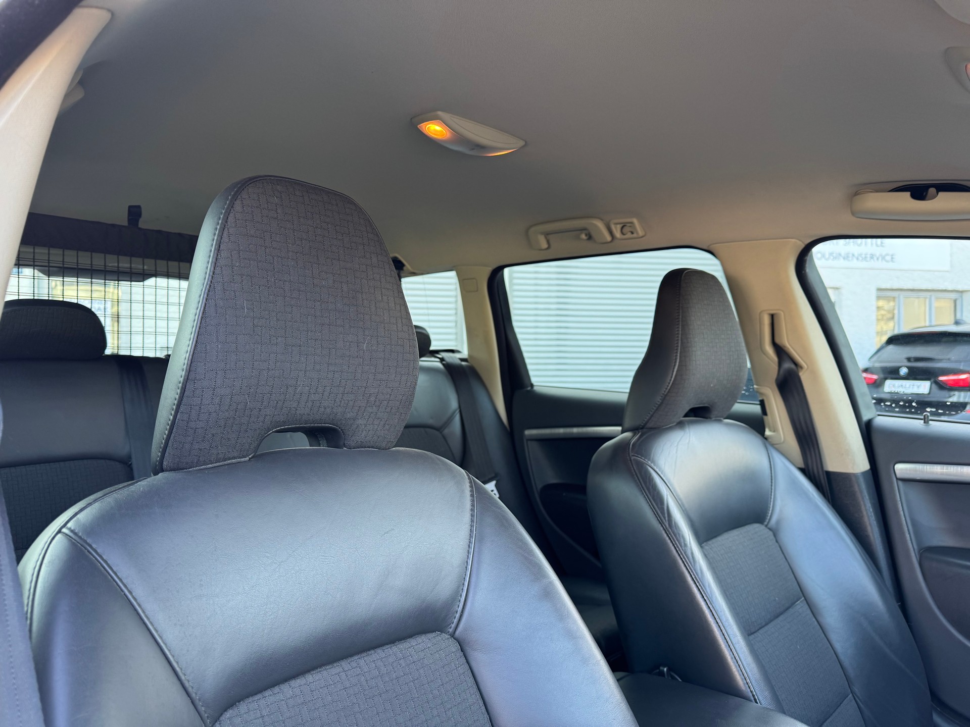 VOLVO V70 2.4D Momentum Geartronic-image-12