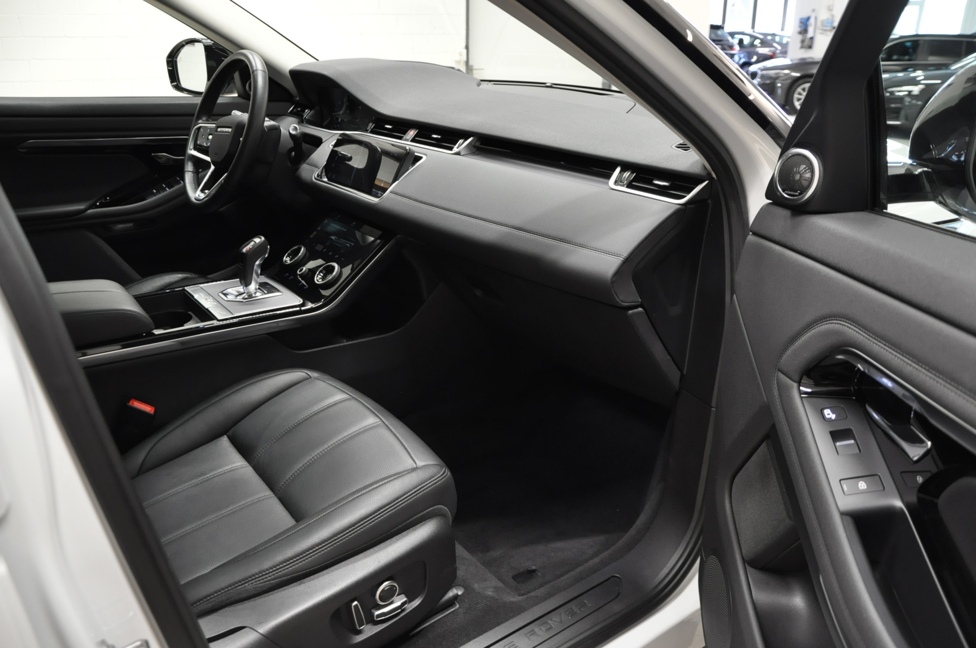 LAND ROVER Range Rover Evoque P 200 MHEV SE AT9-image-14