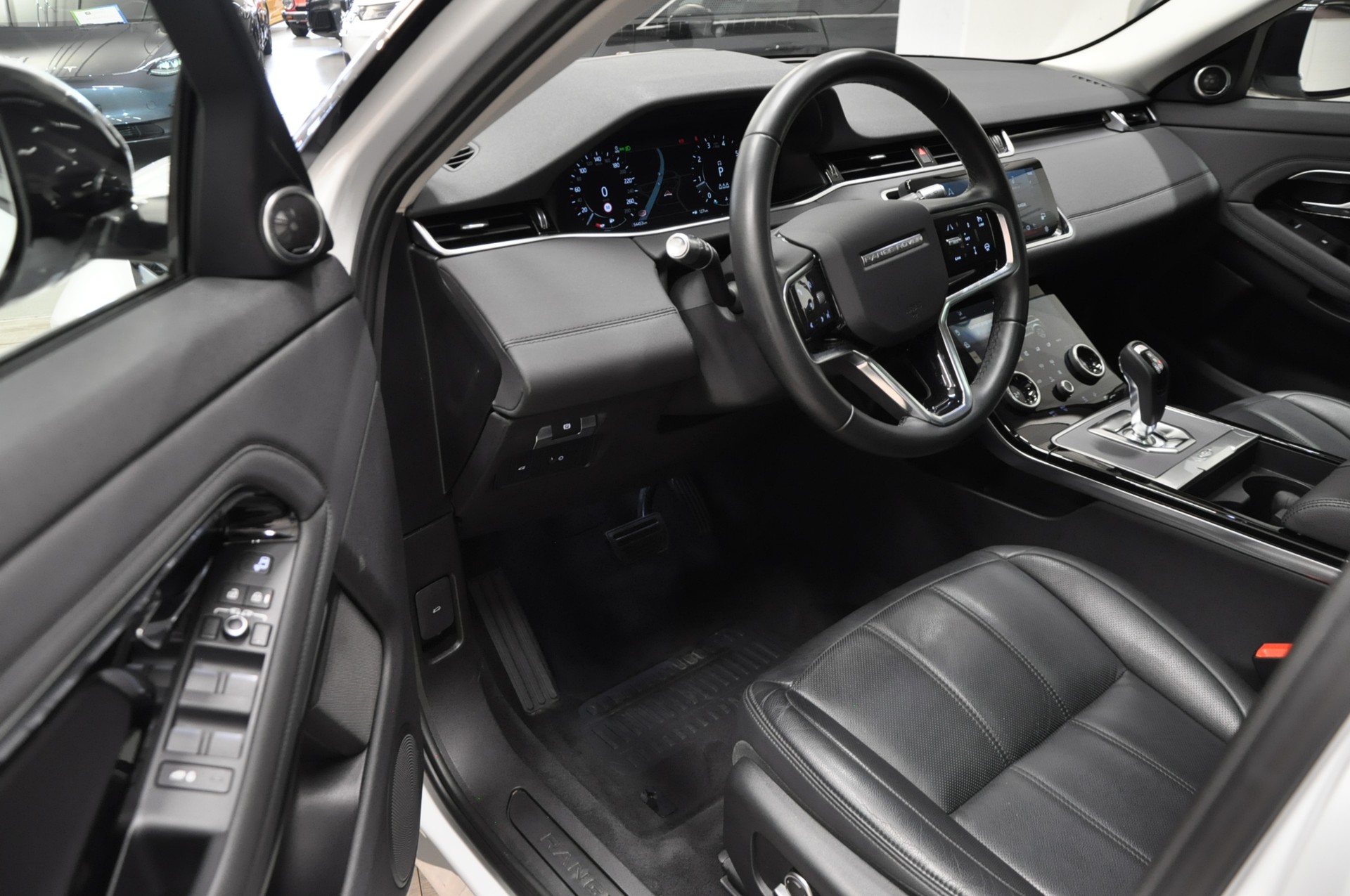 LAND ROVER Range Rover Evoque P 200 MHEV SE AT9-image-11