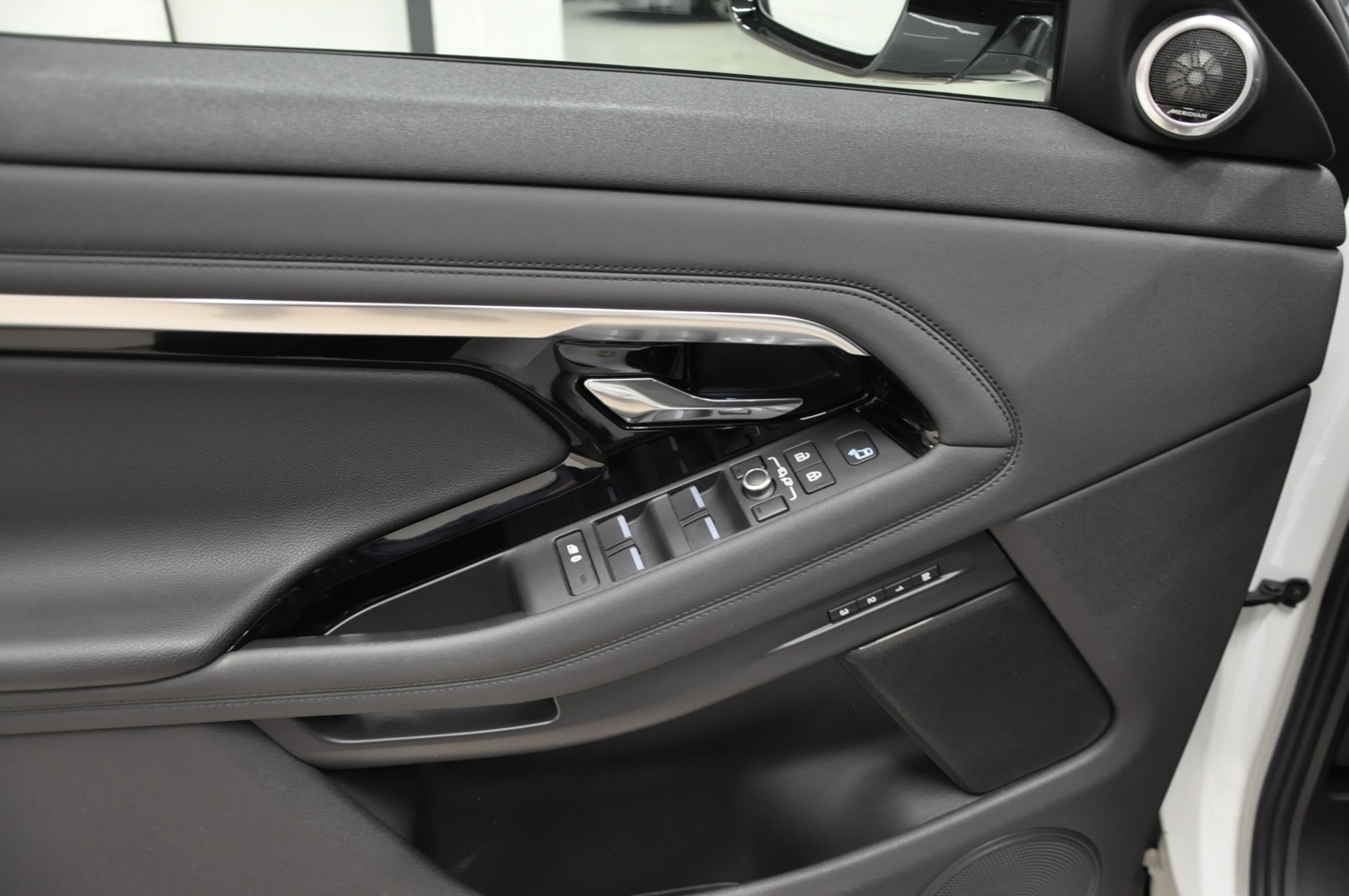 LAND ROVER Range Rover Evoque P 200 MHEV SE AT9-image-29