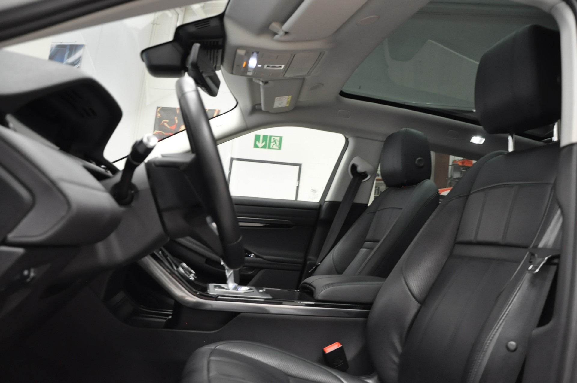 LAND ROVER Range Rover Evoque P 200 MHEV SE AT9-image-10