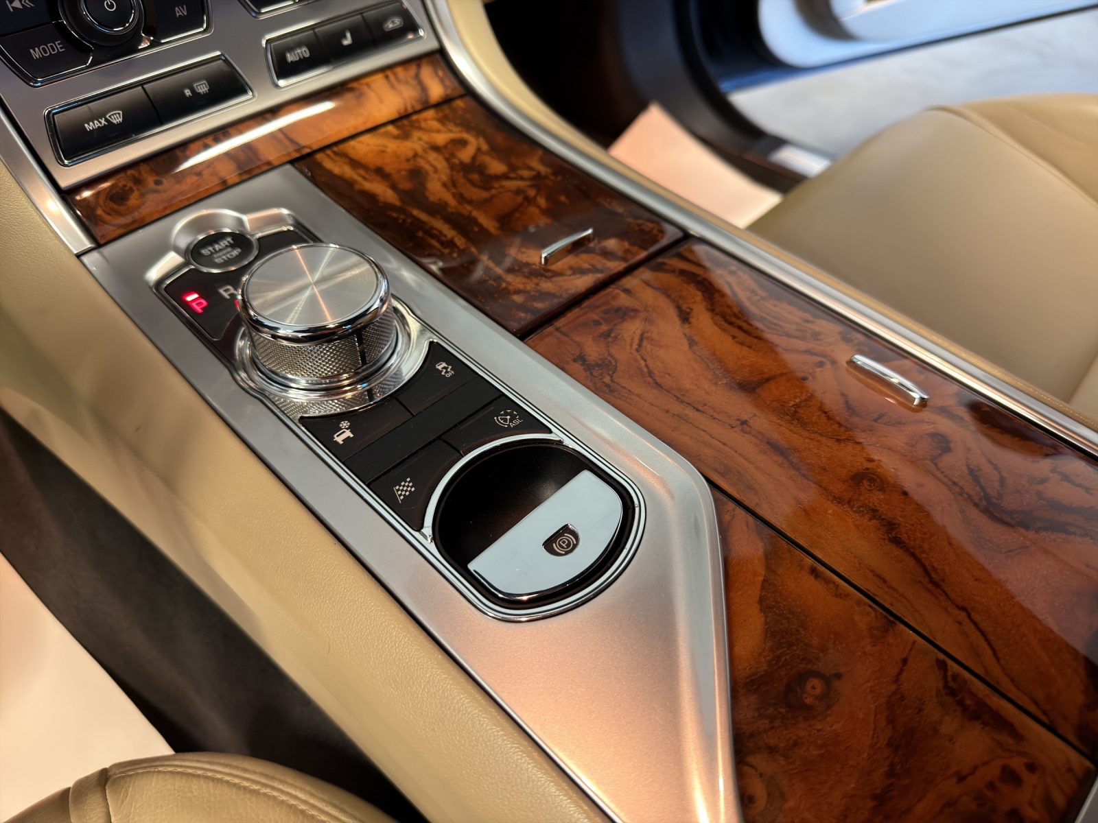 JAGUAR XF 3.0 V6 S/C 4x4-image-9