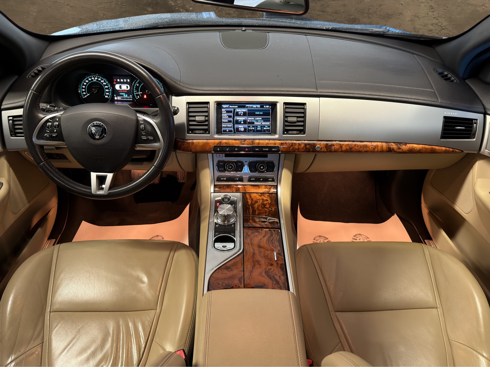 JAGUAR XF 3.0 V6 S/C 4x4-showroom-element-3