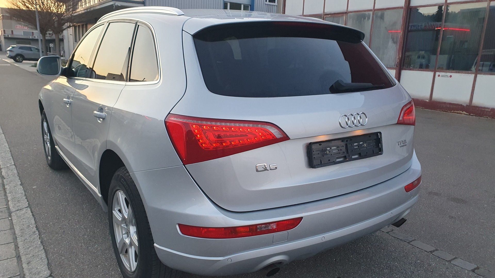 AUDI Q5 2.0 TFSI quattro S-tronic-image-5