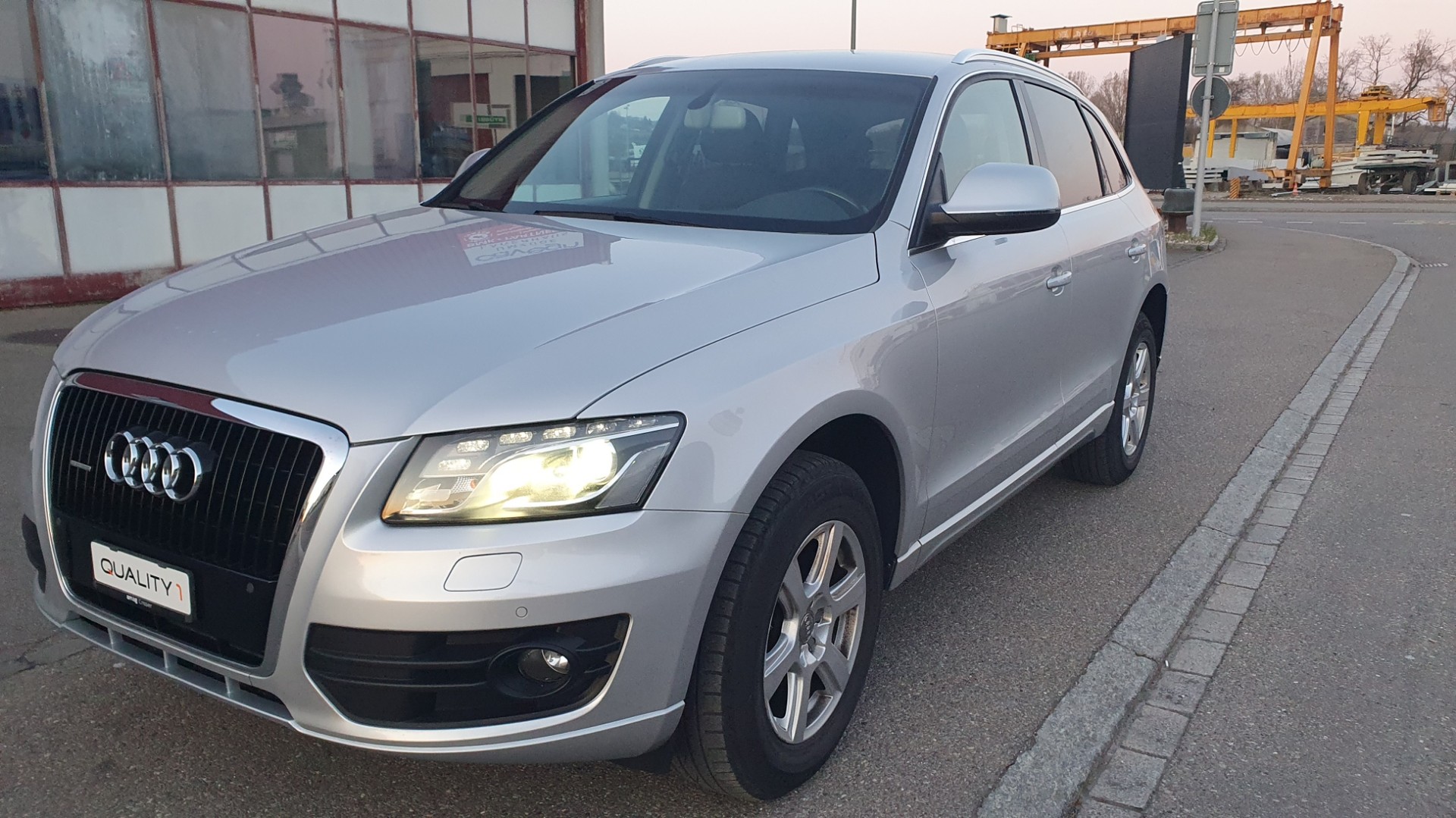 AUDI Q5 2.0 TFSI quattro S-tronic-image-4
