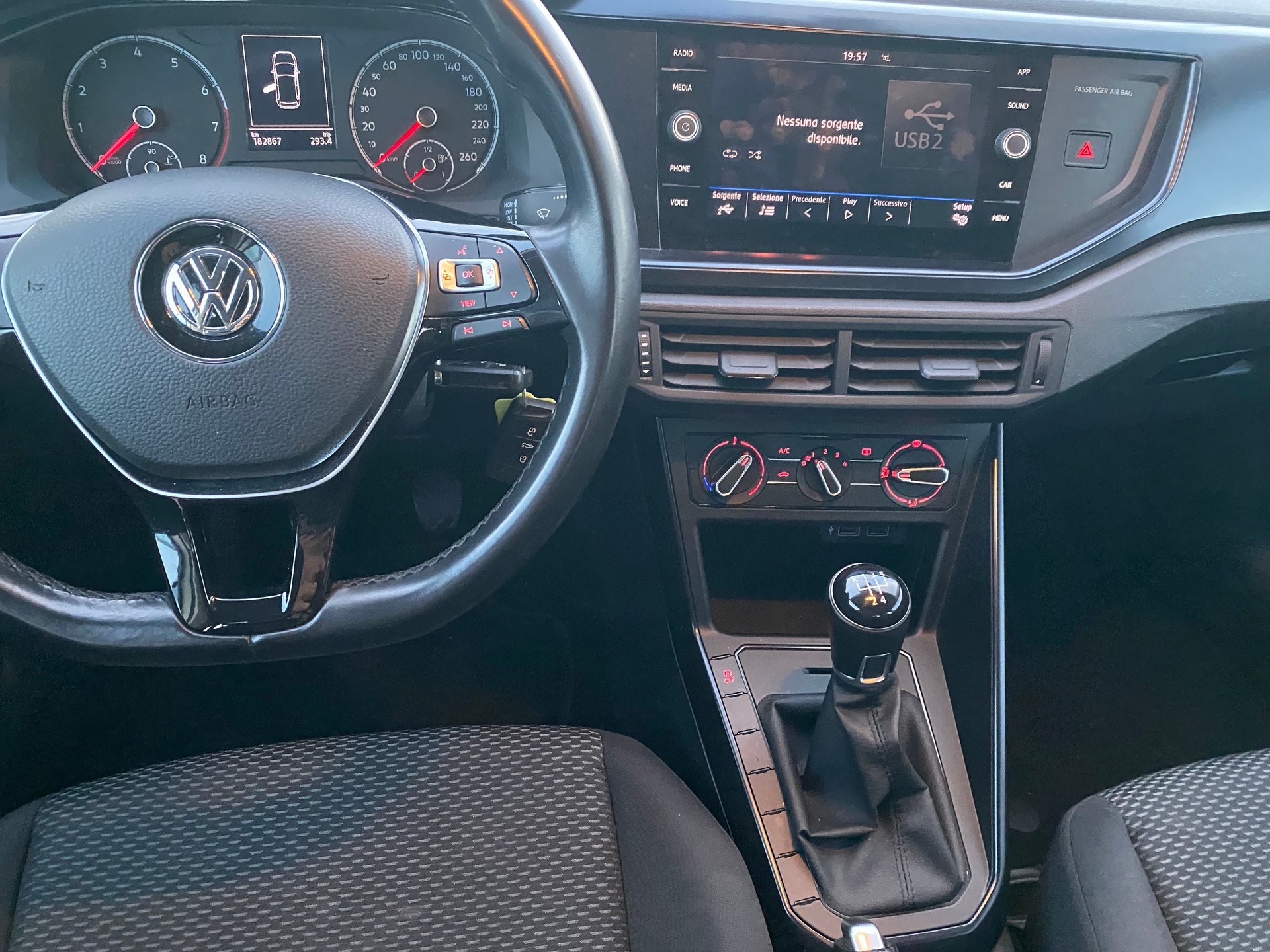 VW Polo 1.0 BMT Trendline-image-5