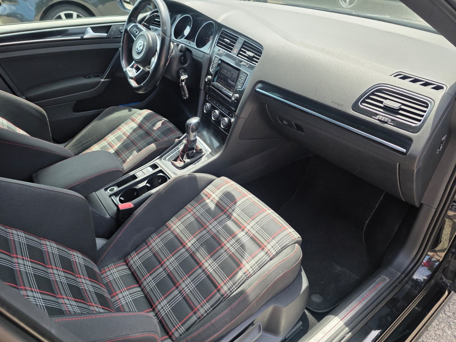 VW Golf 2.0 TSI GTI DSG-image-14