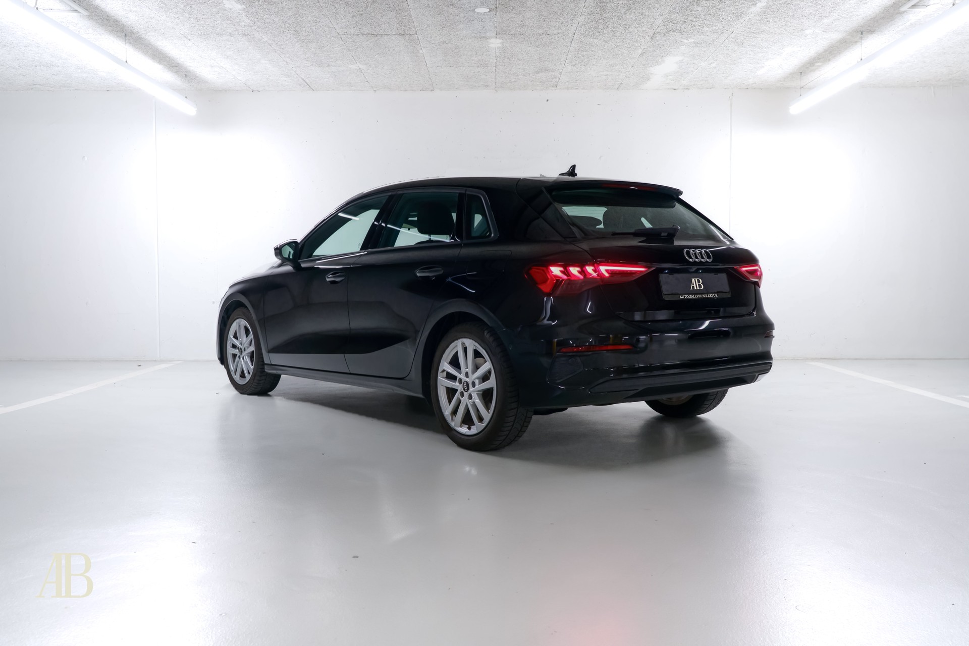 AUDI A3 Sportback 1.5 35 TFSI S-Tronic-image-4