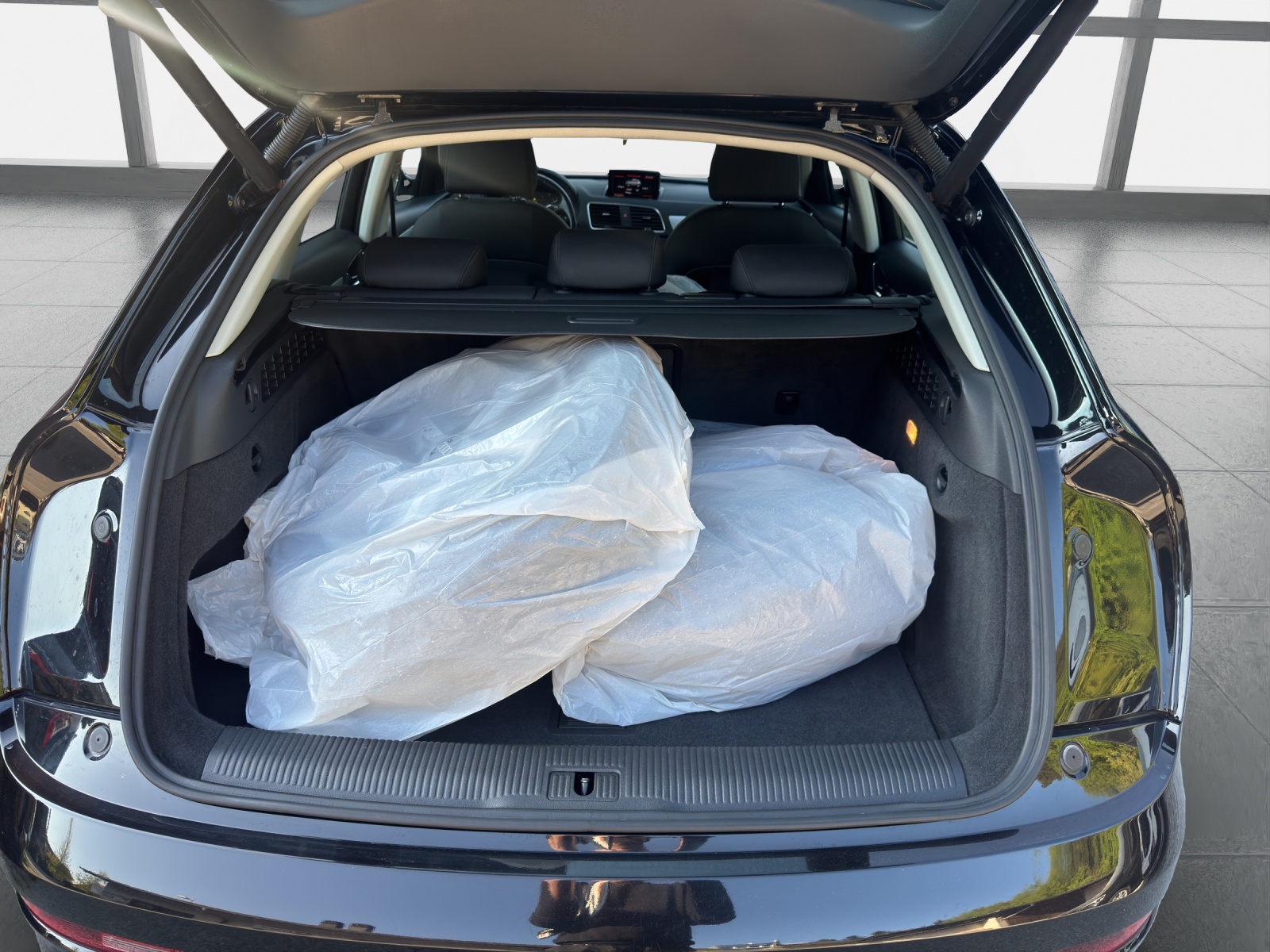 AUDI Q3 2.0 TFSI quattro S-tronic-image-8