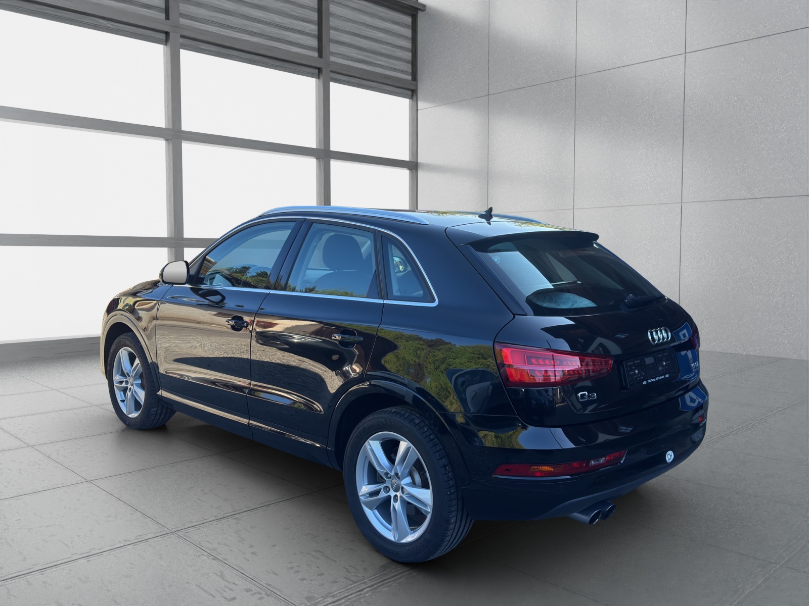 AUDI Q3 2.0 TFSI quattro S-tronic-image-2