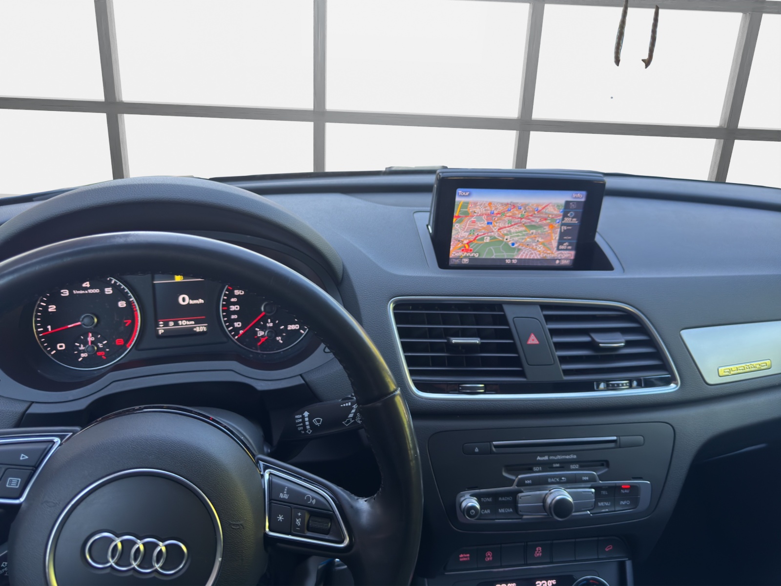 AUDI Q3 2.0 TFSI quattro S-tronic-image-12