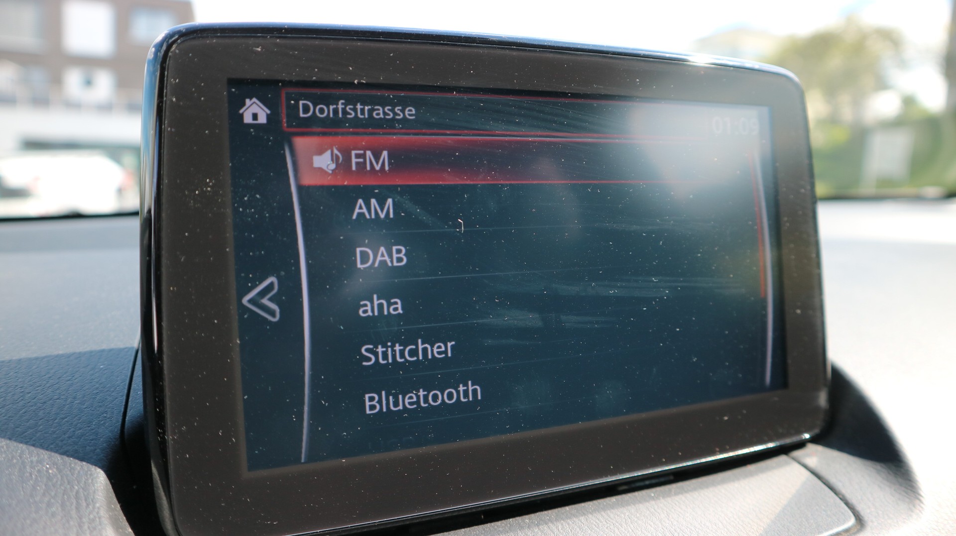 MAZDA 2 SKYACTIV-G 115 Revolution-image-5